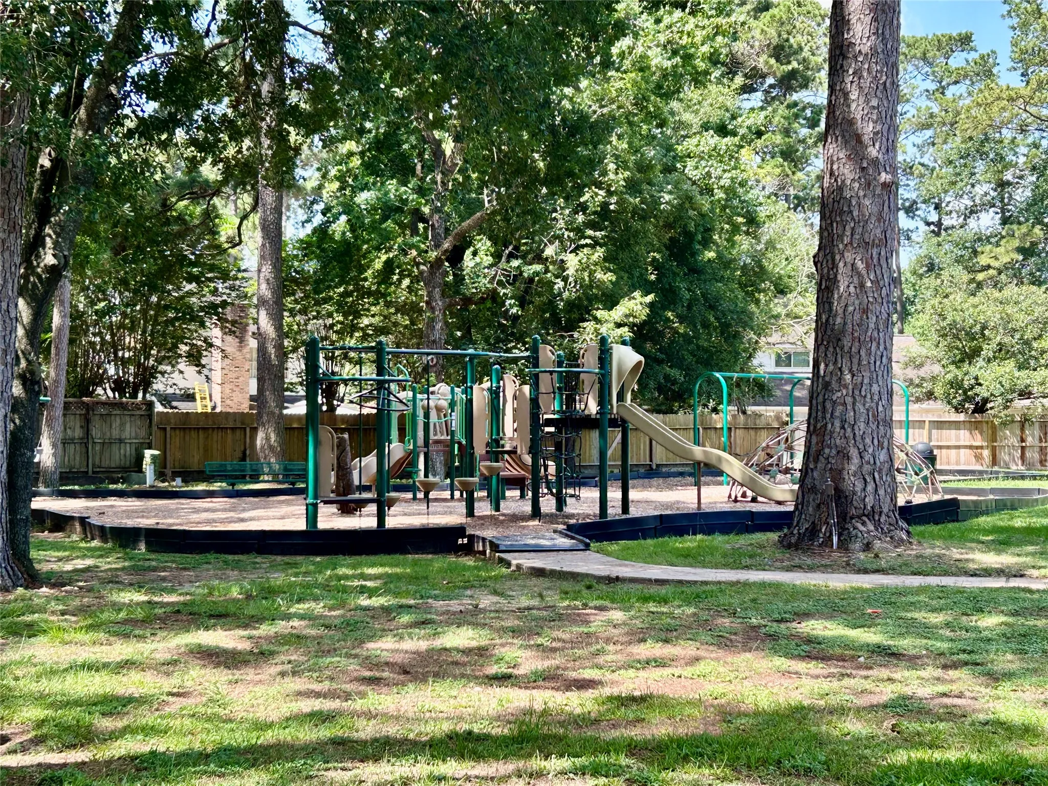 Huge park and picnic area (1 of 2) within walking distance, with children's playground, tennis  - courts