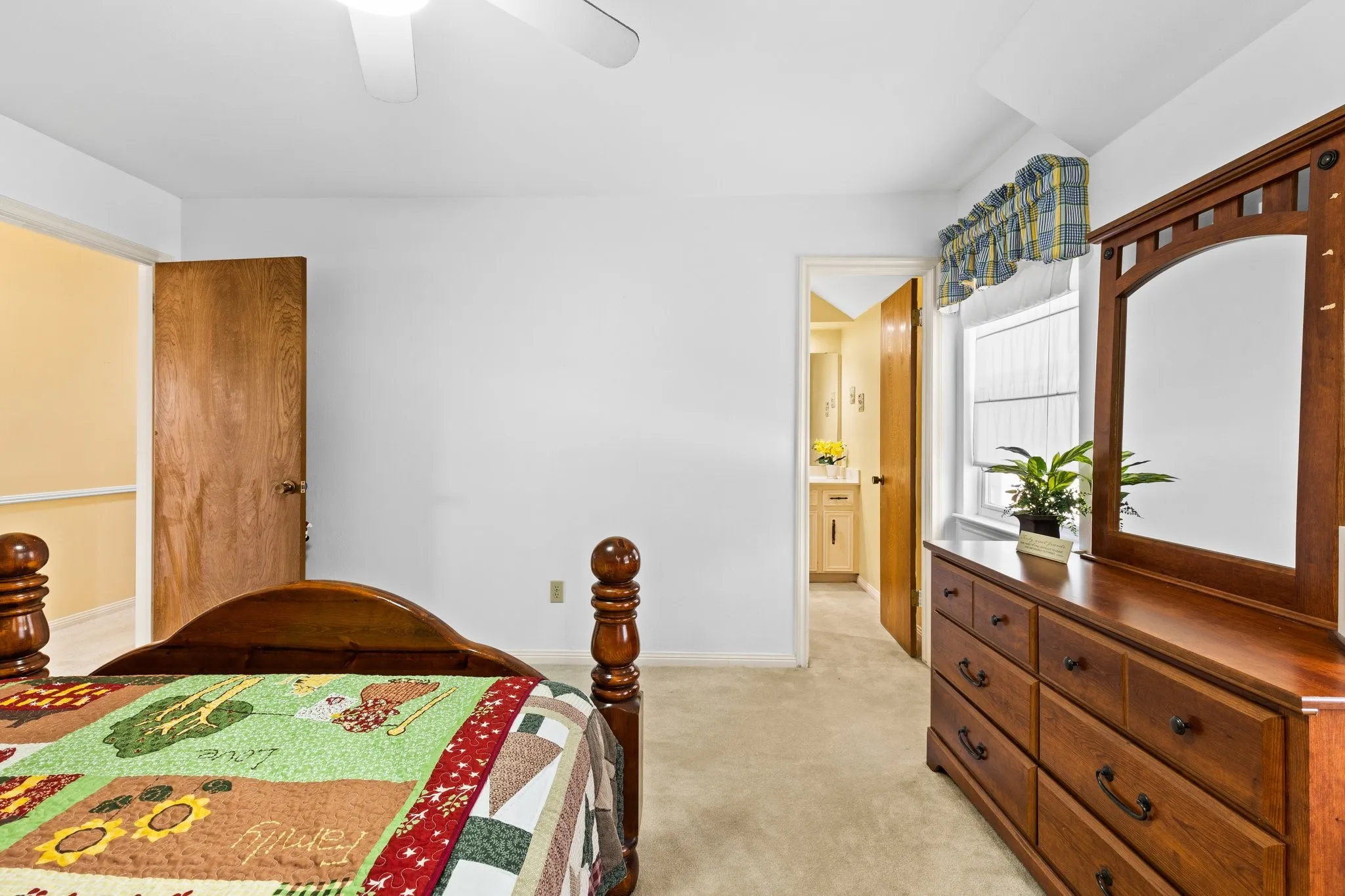 Single Family Residence For Sale in Harris County , 5602 Fountainbridge Ln, Houston, Texas 77069, 4 Bedrooms, 3 Bathrooms, 2 Garage spaces, 2,824 Sqft, built in 1979, Price $374,900, mls#21300340, Real Estate Agent in Houston, Homes For Sale in Harris county, Homes For Sale in Houston, Realtor in Houston Texas, Real Estate Brokerage Independent Realty Texas, Luminita Cordes Realtor