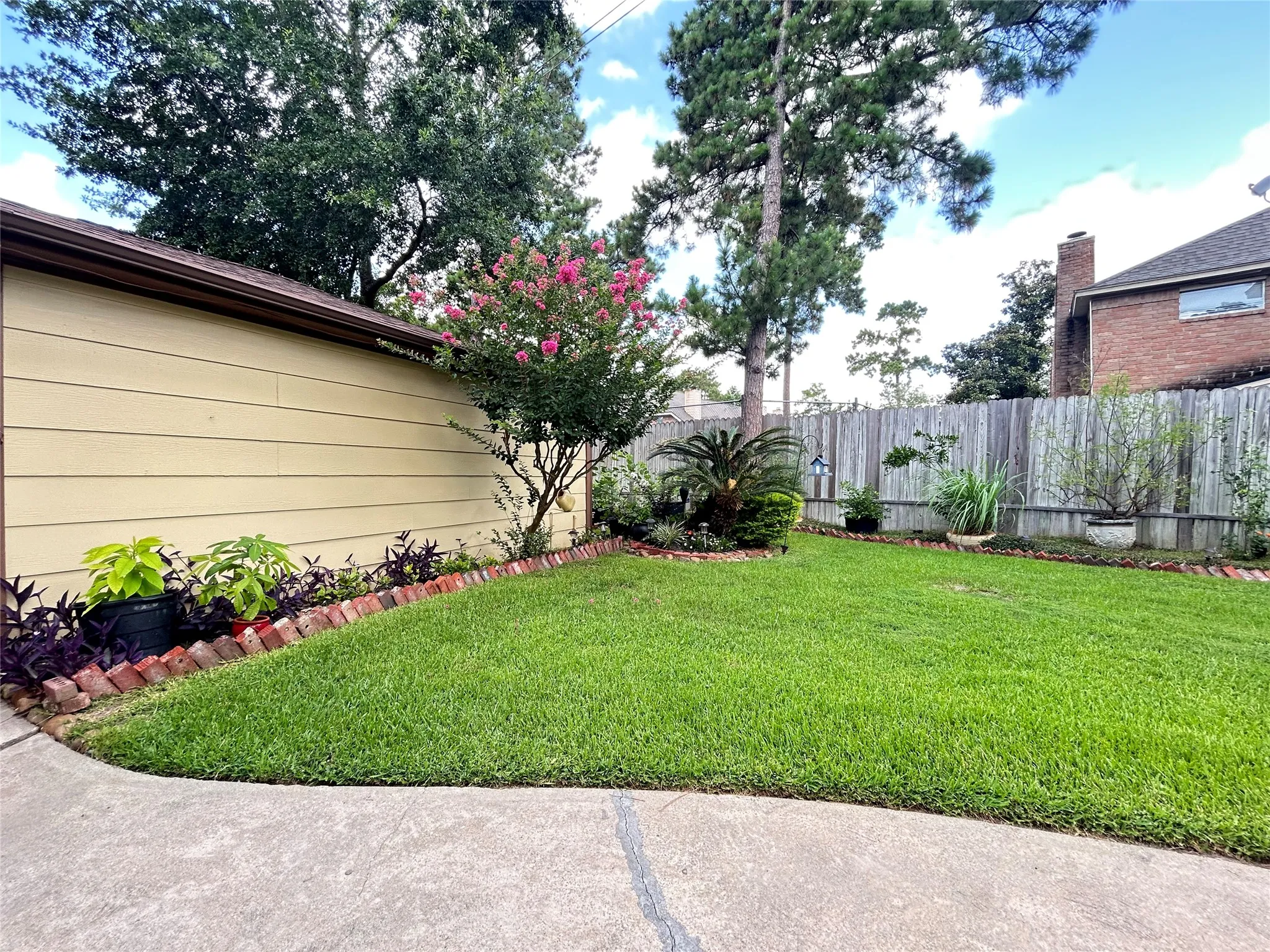 Single Family Residence For Sale in Harris County , 5602 Fountainbridge Ln, Houston, Texas 77069, 4 Bedrooms, 3 Bathrooms, 2 Garage spaces, 2,824 Sqft, built in 1979, Price $374,900, mls#21300340, Real Estate Agent in Houston, Homes For Sale in Harris county, Homes For Sale in Houston, Realtor in Houston Texas, Real Estate Brokerage Independent Realty Texas, Luminita Cordes Realtor