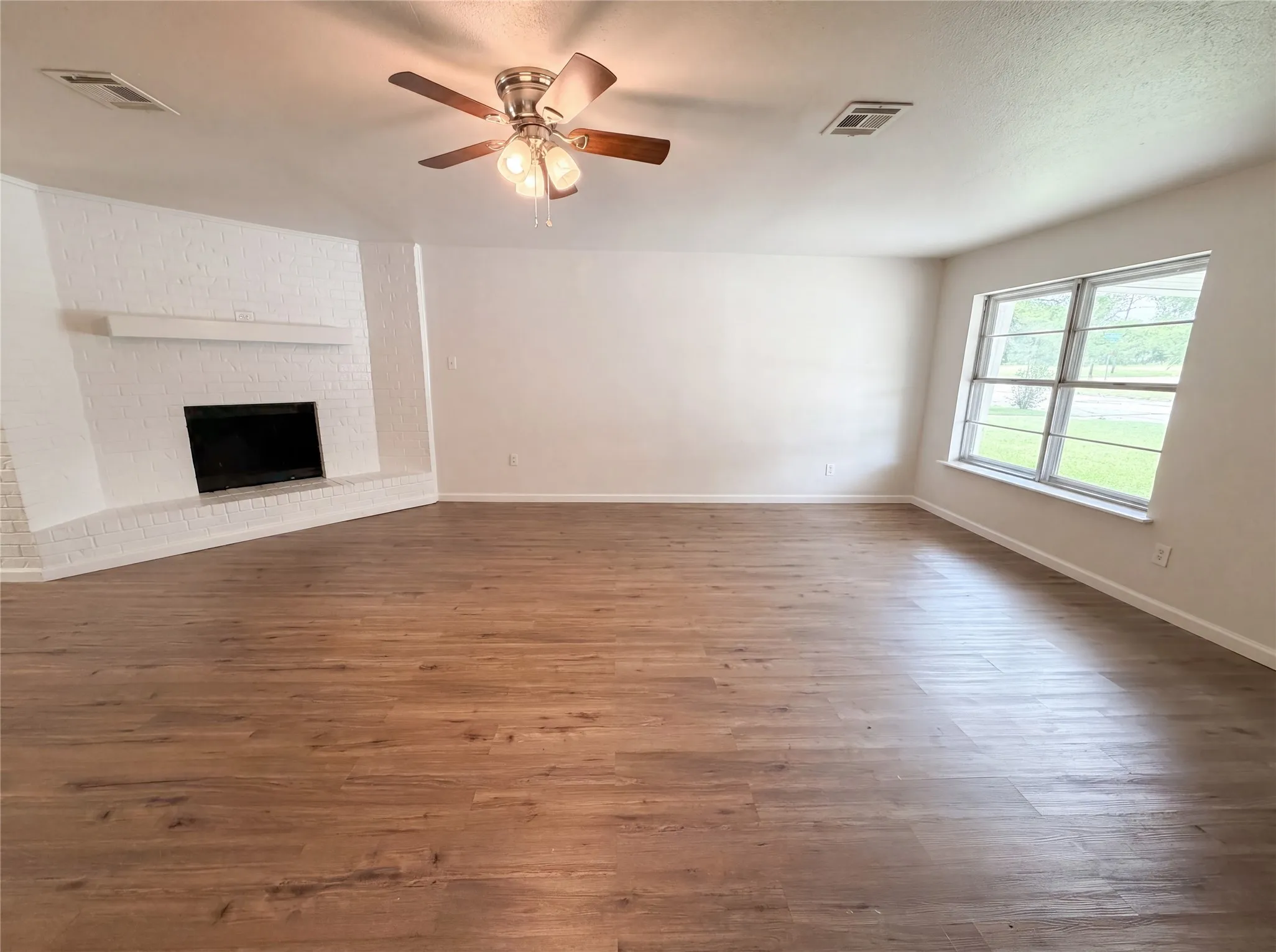 Single Family Residence For Sale in Mc Lennan County , 3720 Wingate Drive, Waco, Texas 76706, 4 Bedroom, 2 Bathroom, Garage spaces, 1,719 Sqft, built in 1967, mls#21283220, Real Estate Agent in Waco, Homes For Sale in Mc Lennan county, Homes For Sale in Waco, Realtor in Waco Texas, Real Estate Brokerage Independent Realty Texas, Luminita Cordes Realtor