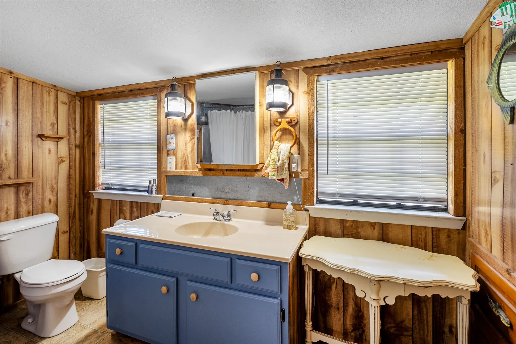 Single Family Residence For Sale in Henderson County , 1725 Oak Shore Drive, Tool, Texas 75143, 2 Bedroom, 3 Bathroom, Garage spaces, 1,416 Sqft, built in 1974, mls#21298914, Real Estate Agent in Tool, Homes For Sale in Henderson county, Homes For Sale in Tool, Realtor in Tool Texas, Real Estate Brokerage Independent Realty Texas, Luminita Cordes Realtor