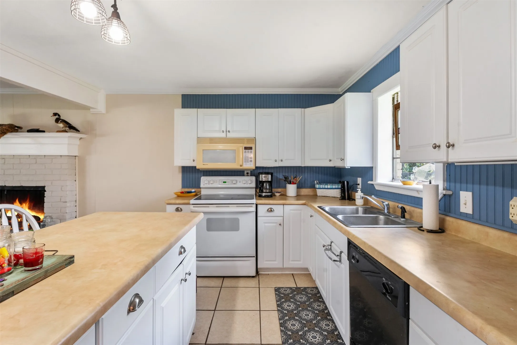 Single Family Residence For Sale in Henderson County , 1725 Oak Shore Drive, Tool, Texas 75143, 2 Bedroom, 3 Bathroom, Garage spaces, 1,416 Sqft, built in 1974, mls#21298914, Real Estate Agent in Tool, Homes For Sale in Henderson county, Homes For Sale in Tool, Realtor in Tool Texas, Real Estate Brokerage Independent Realty Texas, Luminita Cordes Realtor