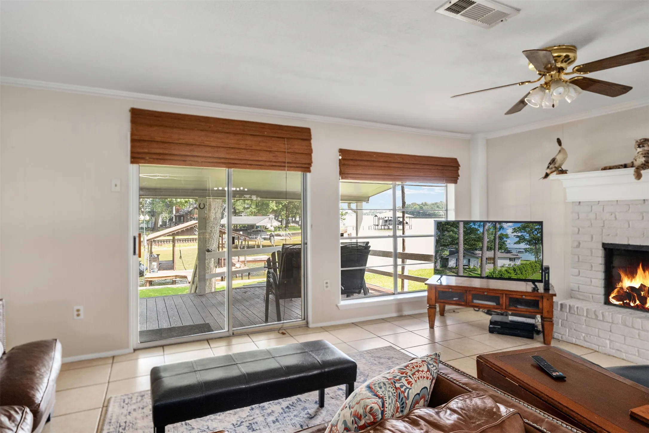 Single Family Residence For Sale in Henderson County , 1725 Oak Shore Drive, Tool, Texas 75143, 2 Bedroom, 3 Bathroom, Garage spaces, 1,416 Sqft, built in 1974, mls#21298914, Real Estate Agent in Tool, Homes For Sale in Henderson county, Homes For Sale in Tool, Realtor in Tool Texas, Real Estate Brokerage Independent Realty Texas, Luminita Cordes Realtor