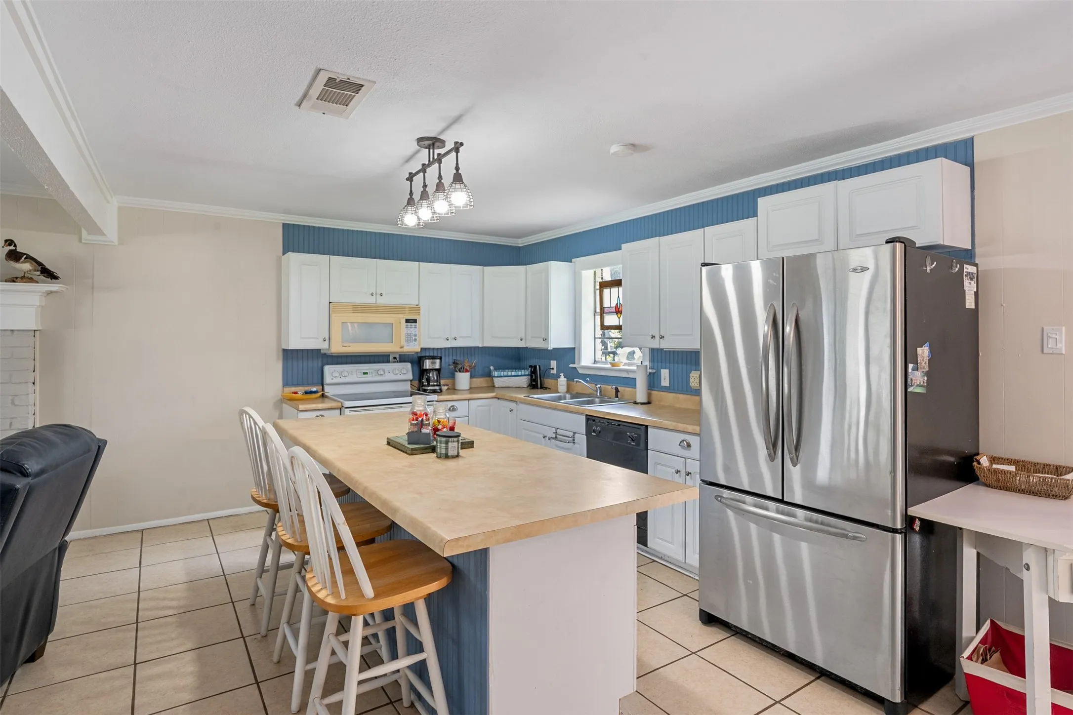 Single Family Residence For Sale in Henderson County , 1725 Oak Shore Drive, Tool, Texas 75143, 2 Bedroom, 3 Bathroom, Garage spaces, 1,416 Sqft, built in 1974, mls#21298914, Real Estate Agent in Tool, Homes For Sale in Henderson county, Homes For Sale in Tool, Realtor in Tool Texas, Real Estate Brokerage Independent Realty Texas, Luminita Cordes Realtor