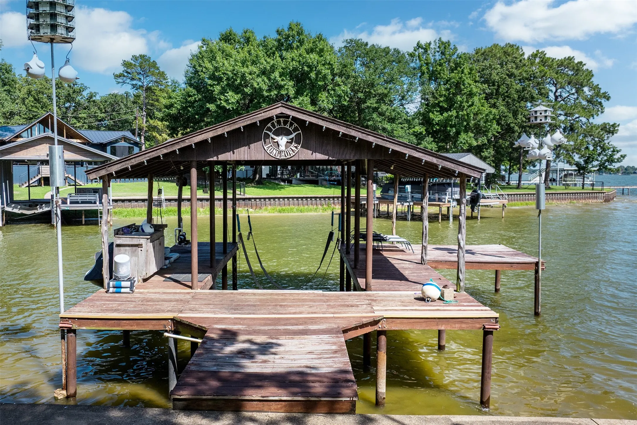 Single Family Residence For Sale in Henderson County , 1725 Oak Shore Drive, Tool, Texas 75143, 2 Bedroom, 3 Bathroom, Garage spaces, 1,416 Sqft, built in 1974, mls#21298914, Real Estate Agent in Tool, Homes For Sale in Henderson county, Homes For Sale in Tool, Realtor in Tool Texas, Real Estate Brokerage Independent Realty Texas, Luminita Cordes Realtor