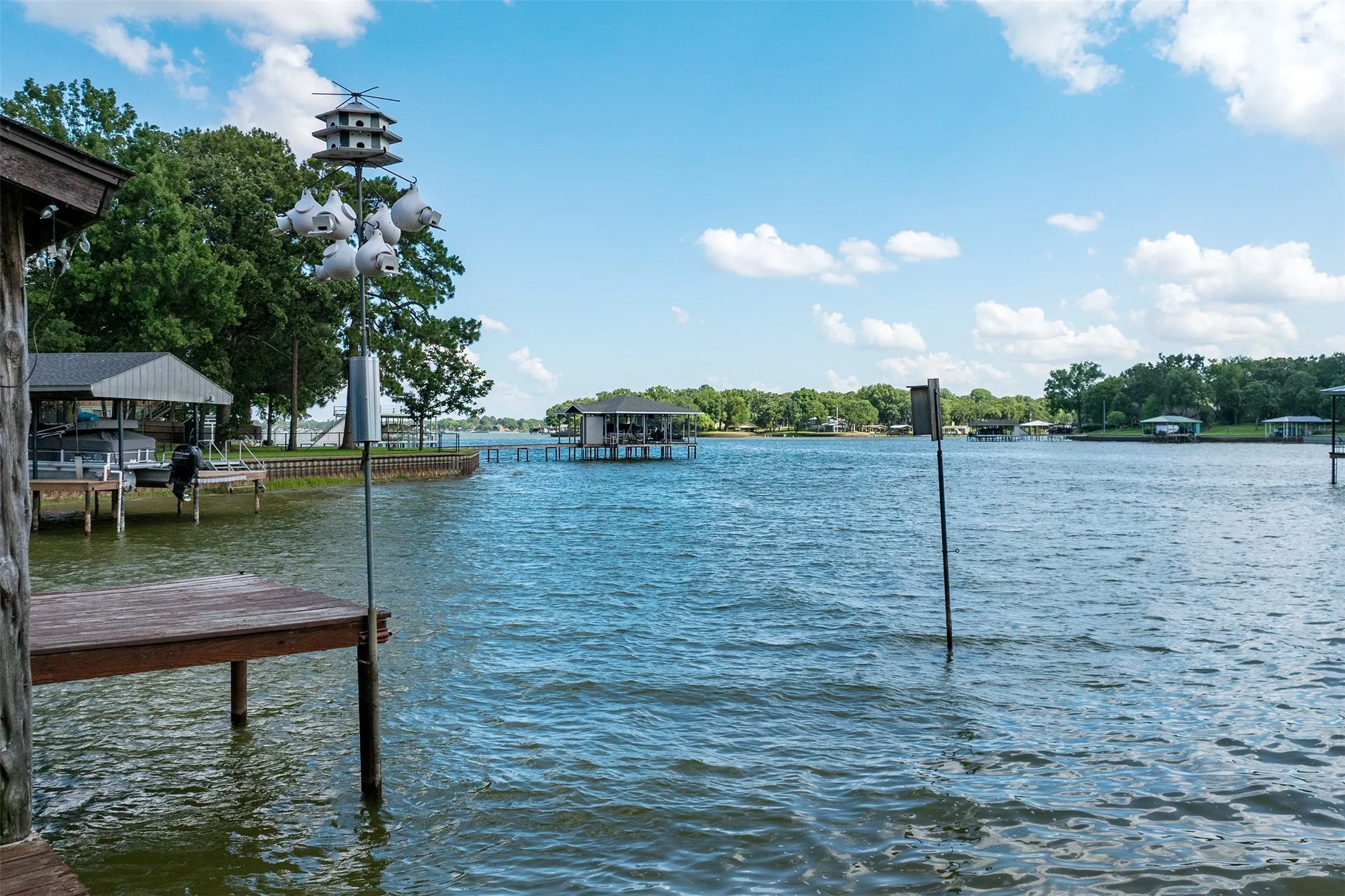 Single Family Residence For Sale in Henderson County , 1725 Oak Shore Drive, Tool, Texas 75143, 2 Bedroom, 3 Bathroom, Garage spaces, 1,416 Sqft, built in 1974, mls#21298914, Real Estate Agent in Tool, Homes For Sale in Henderson county, Homes For Sale in Tool, Realtor in Tool Texas, Real Estate Brokerage Independent Realty Texas, Luminita Cordes Realtor