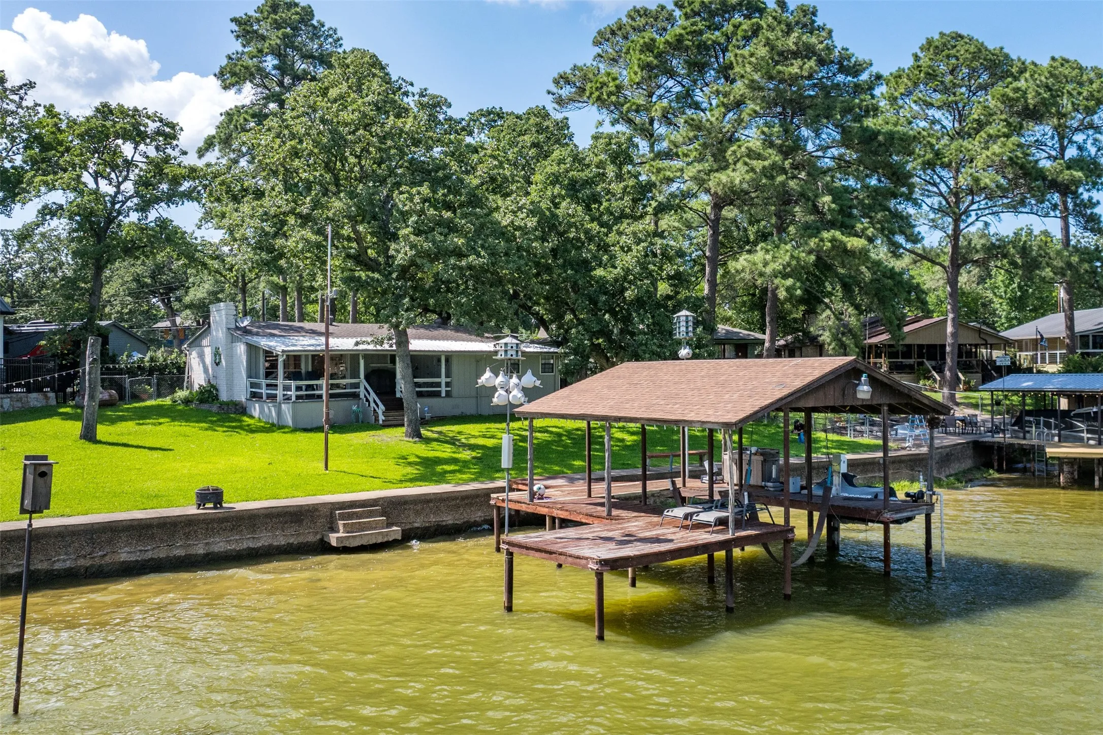 Single Family Residence For Sale in Henderson County , 1725 Oak Shore Drive, Tool, Texas 75143, 2 Bedroom, 3 Bathroom, Garage spaces, 1,416 Sqft, built in 1974, mls#21298914, Real Estate Agent in Tool, Homes For Sale in Henderson county, Homes For Sale in Tool, Realtor in Tool Texas, Real Estate Brokerage Independent Realty Texas, Luminita Cordes Realtor
