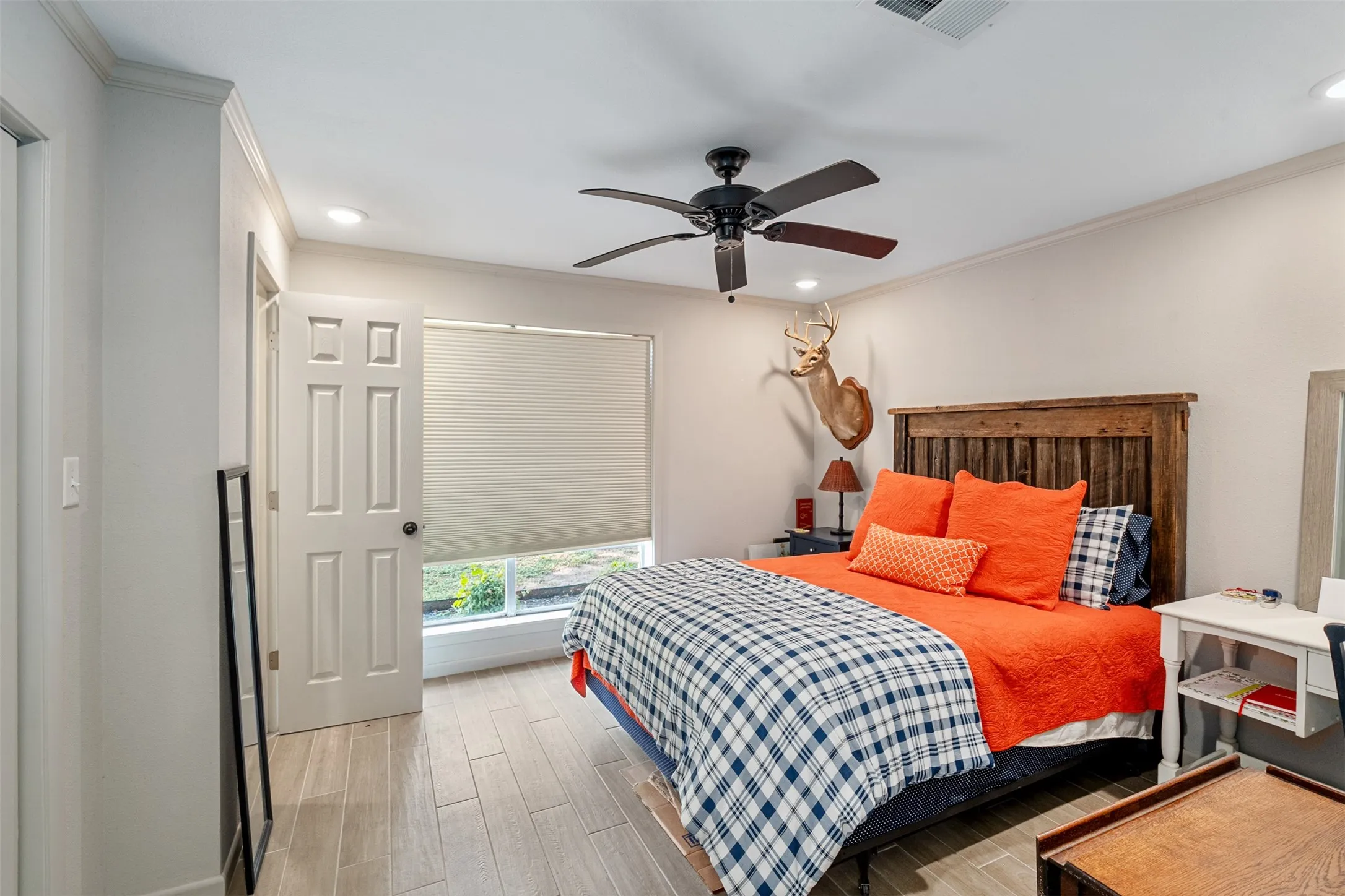Single Family Residence For Sale in Henderson County , 1725 Oak Shore Drive, Tool, Texas 75143, 2 Bedroom, 3 Bathroom, Garage spaces, 1,416 Sqft, built in 1974, mls#21298914, Real Estate Agent in Tool, Homes For Sale in Henderson county, Homes For Sale in Tool, Realtor in Tool Texas, Real Estate Brokerage Independent Realty Texas, Luminita Cordes Realtor