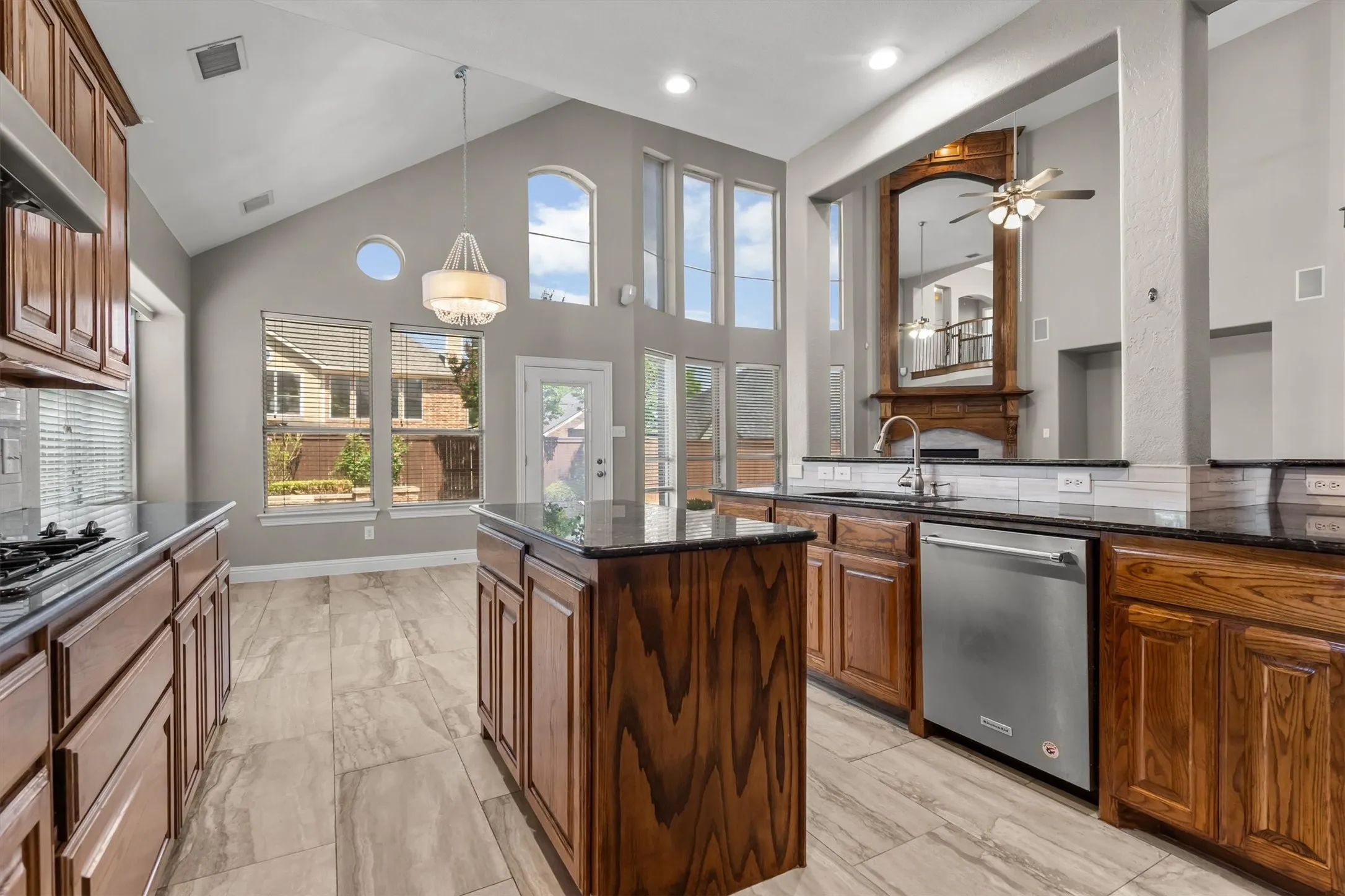 Single Family Residence For Sale in Denton County , 8381 Fullerton Street, Lantana, Texas 76226, 5 Bedroom, 4 Bathroom, 3 Garage spaces, 4,189 Sqft, built in 2006, mls#21295530, Real Estate Agent in Lantana, Homes For Sale in Denton county, Homes For Sale in Lantana, Realtor in Lantana Texas, Real Estate Brokerage Independent Realty Texas, Luminita Cordes Realtor