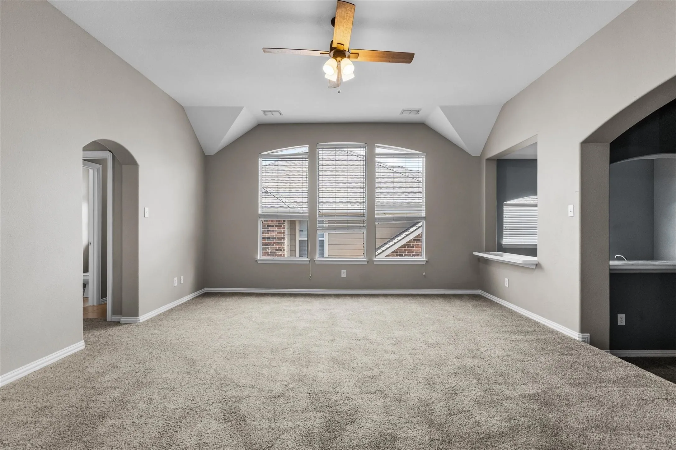 Single Family Residence For Sale in Denton County , 8381 Fullerton Street, Lantana, Texas 76226, 5 Bedroom, 4 Bathroom, 3 Garage spaces, 4,189 Sqft, built in 2006, mls#21295530, Real Estate Agent in Lantana, Homes For Sale in Denton county, Homes For Sale in Lantana, Realtor in Lantana Texas, Real Estate Brokerage Independent Realty Texas, Luminita Cordes Realtor