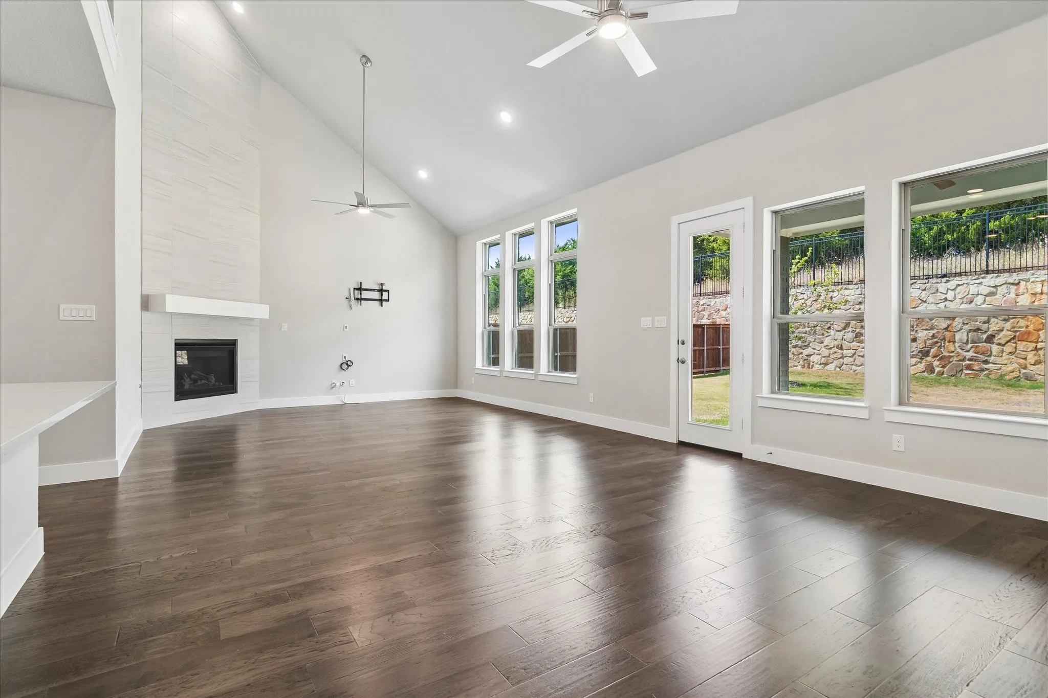 Single Family Residence For Sale in Collin County , 914 Paradise Lane, Wylie, Texas 75098, 5 Bedroom, 4 Bathroom, 3 Garage spaces, 3,818 Sqft, built in 2022, mls#21299031, Real Estate Agent in Wylie, Homes For Sale in Collin county, Homes For Sale in Wylie, Realtor in Wylie Texas, Real Estate Brokerage Independent Realty Texas, Luminita Cordes Realtor