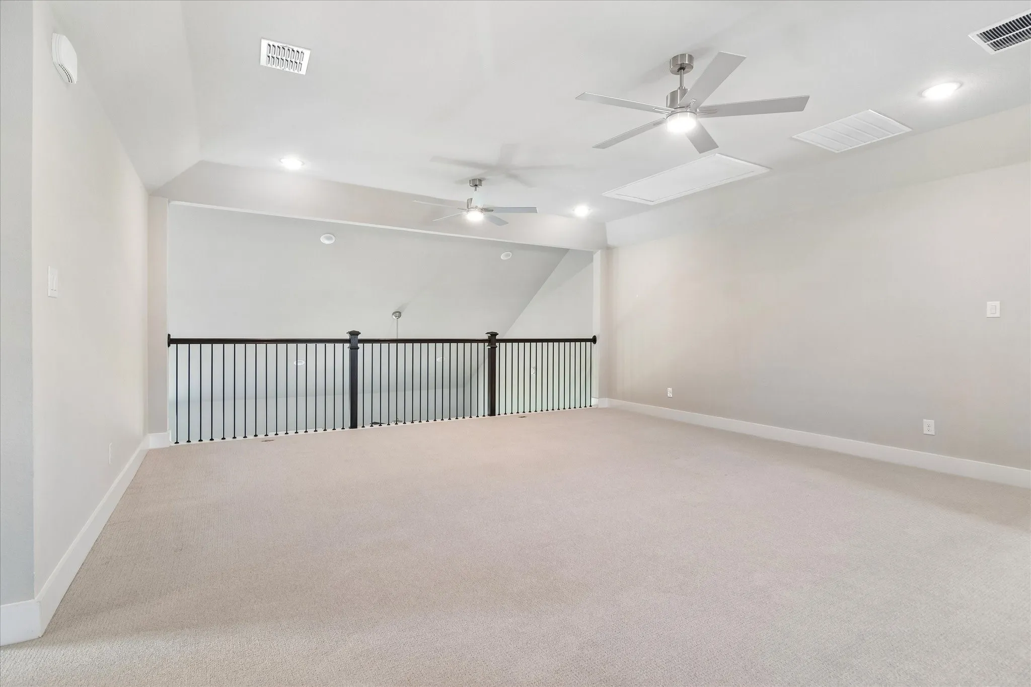 Single Family Residence For Sale in Collin County , 914 Paradise Lane, Wylie, Texas 75098, 5 Bedroom, 4 Bathroom, 3 Garage spaces, 3,818 Sqft, built in 2022, mls#21299031, Real Estate Agent in Wylie, Homes For Sale in Collin county, Homes For Sale in Wylie, Realtor in Wylie Texas, Real Estate Brokerage Independent Realty Texas, Luminita Cordes Realtor