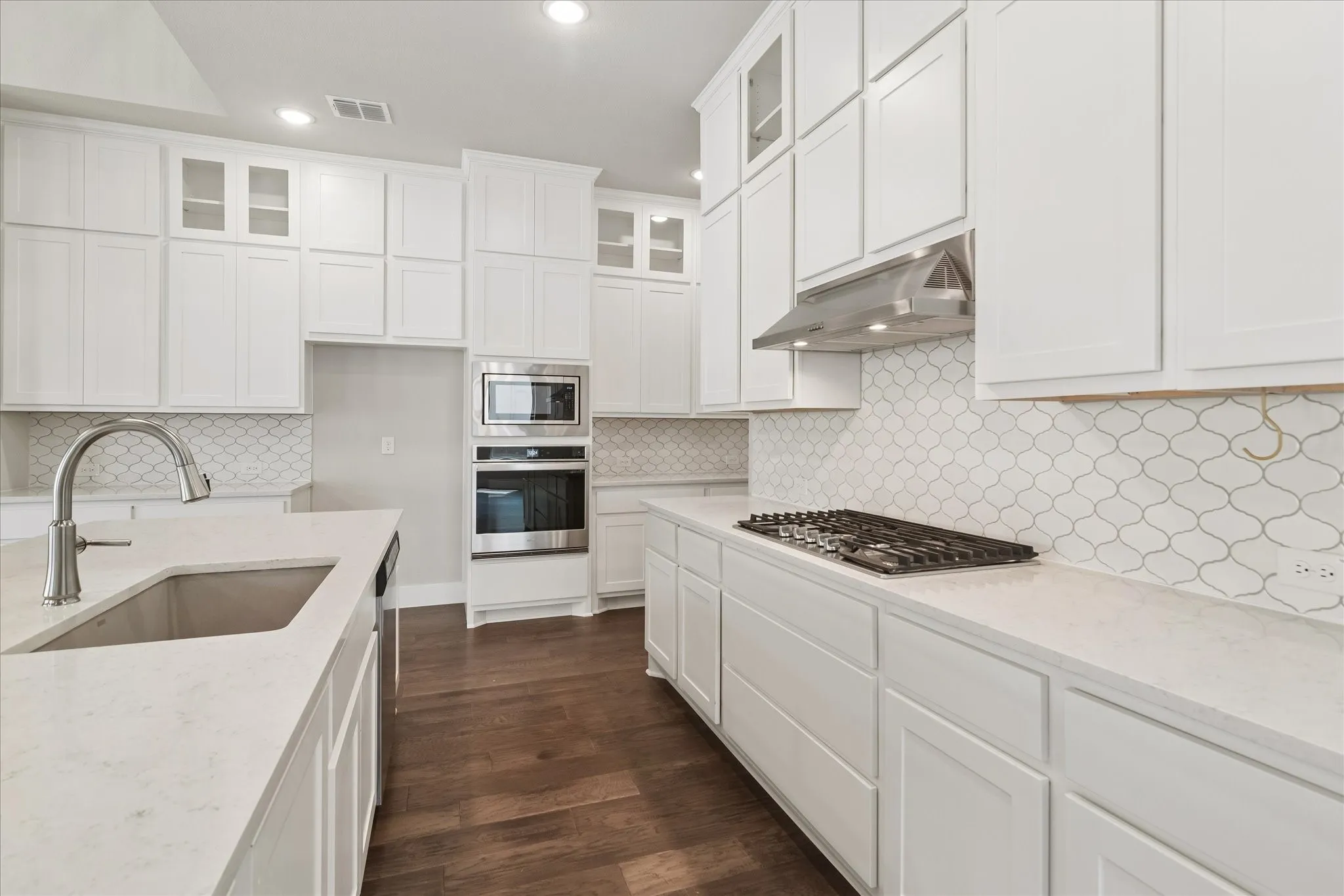 Single Family Residence For Sale in Collin County , 914 Paradise Lane, Wylie, Texas 75098, 5 Bedroom, 4 Bathroom, 3 Garage spaces, 3,818 Sqft, built in 2022, mls#21299031, Real Estate Agent in Wylie, Homes For Sale in Collin county, Homes For Sale in Wylie, Realtor in Wylie Texas, Real Estate Brokerage Independent Realty Texas, Luminita Cordes Realtor