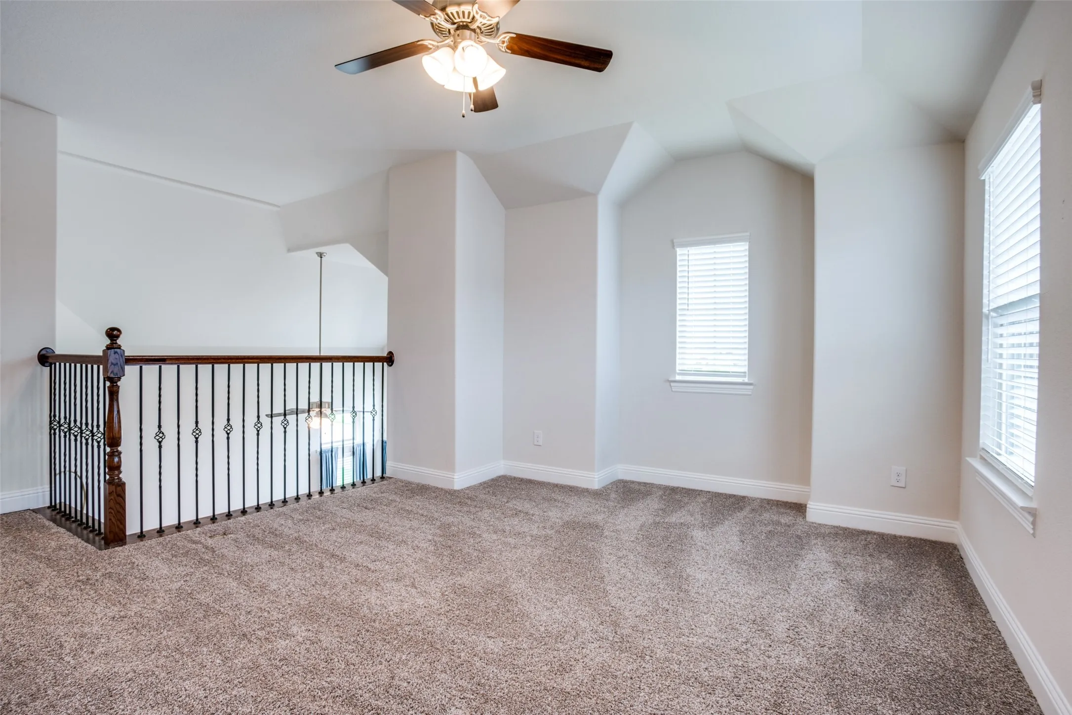 Single Family Residence For Rent in Denton County , 1304 Wildflower Way, Little Elm, Texas 76227, 4 Bedroom, 3 Bathroom, 2 Garage spaces, 2,402 Sqft, built in 2021, mls#21300458, Real Estate Agent in Little Elm, Homes For Rent in Denton county, Homes For Rent in Little Elm, Realtor in Little Elm Texas, Real Estate Brokerage Independent Realty Texas, Luminita Cordes Realtor