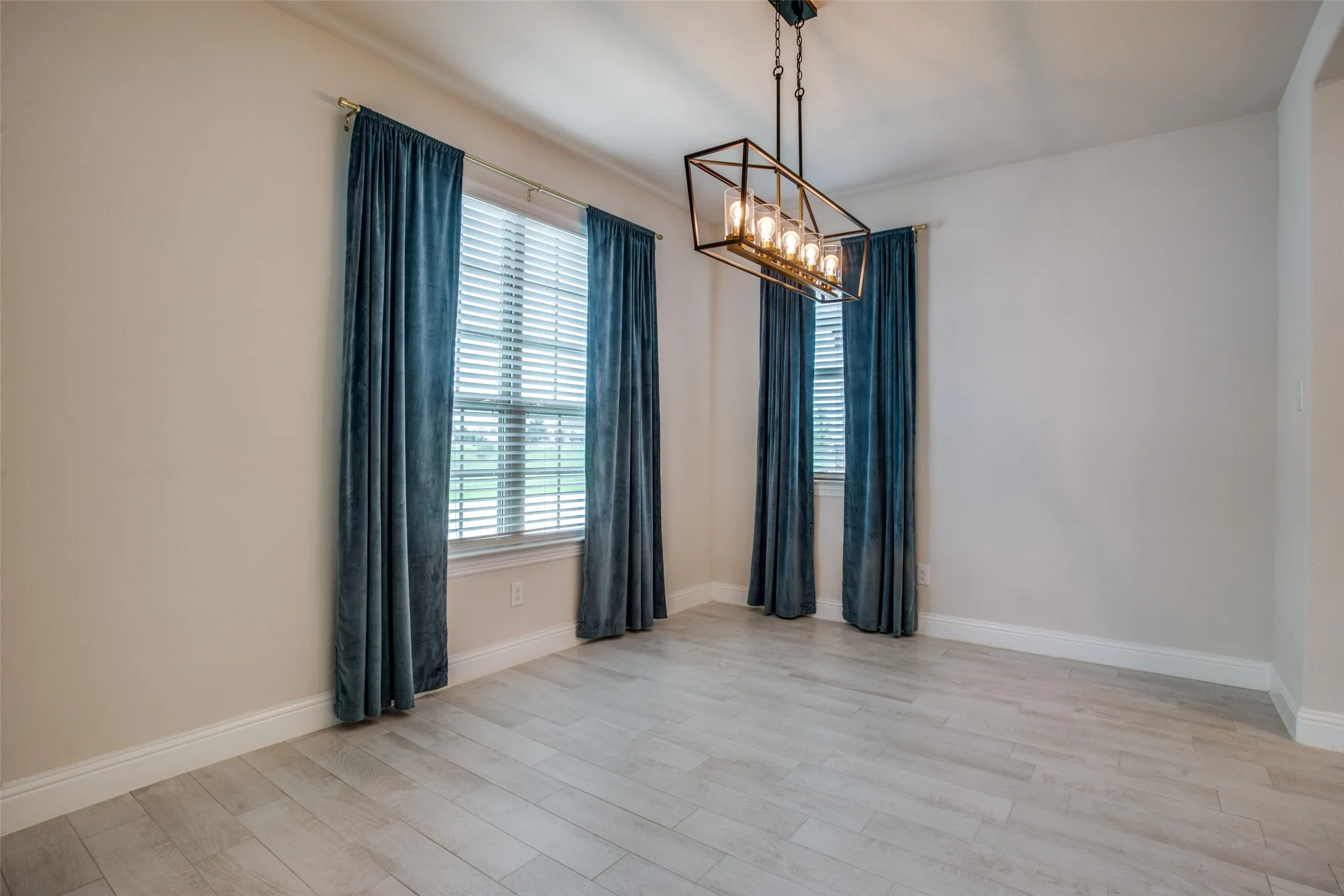 Single Family Residence For Rent in Denton County , 1304 Wildflower Way, Little Elm, Texas 76227, 4 Bedroom, 3 Bathroom, 2 Garage spaces, 2,402 Sqft, built in 2021, mls#21300458, Real Estate Agent in Little Elm, Homes For Rent in Denton county, Homes For Rent in Little Elm, Realtor in Little Elm Texas, Real Estate Brokerage Independent Realty Texas, Luminita Cordes Realtor