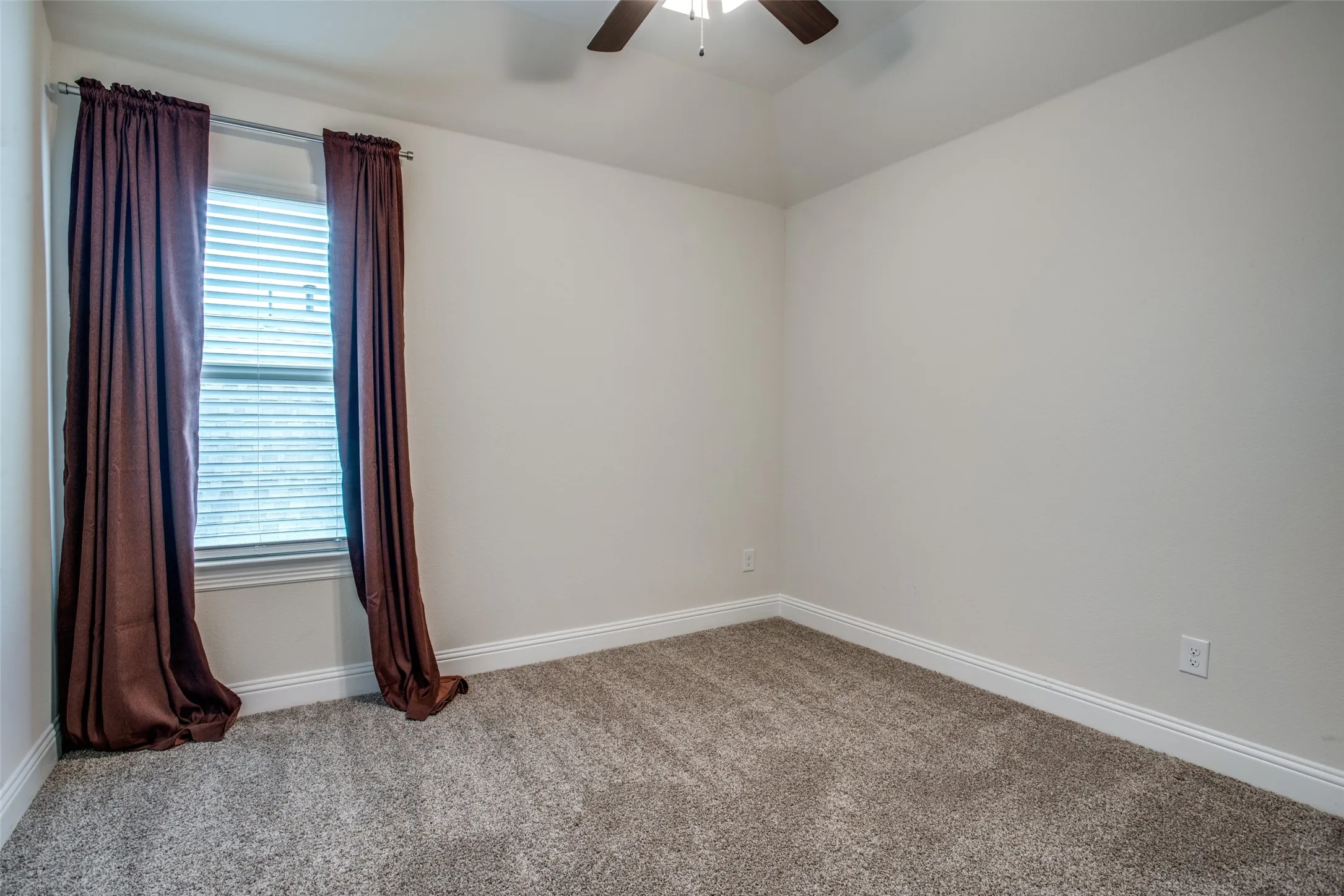 Single Family Residence For Rent in Denton County , 1304 Wildflower Way, Little Elm, Texas 76227, 4 Bedroom, 3 Bathroom, 2 Garage spaces, 2,402 Sqft, built in 2021, mls#21300458, Real Estate Agent in Little Elm, Homes For Rent in Denton county, Homes For Rent in Little Elm, Realtor in Little Elm Texas, Real Estate Brokerage Independent Realty Texas, Luminita Cordes Realtor