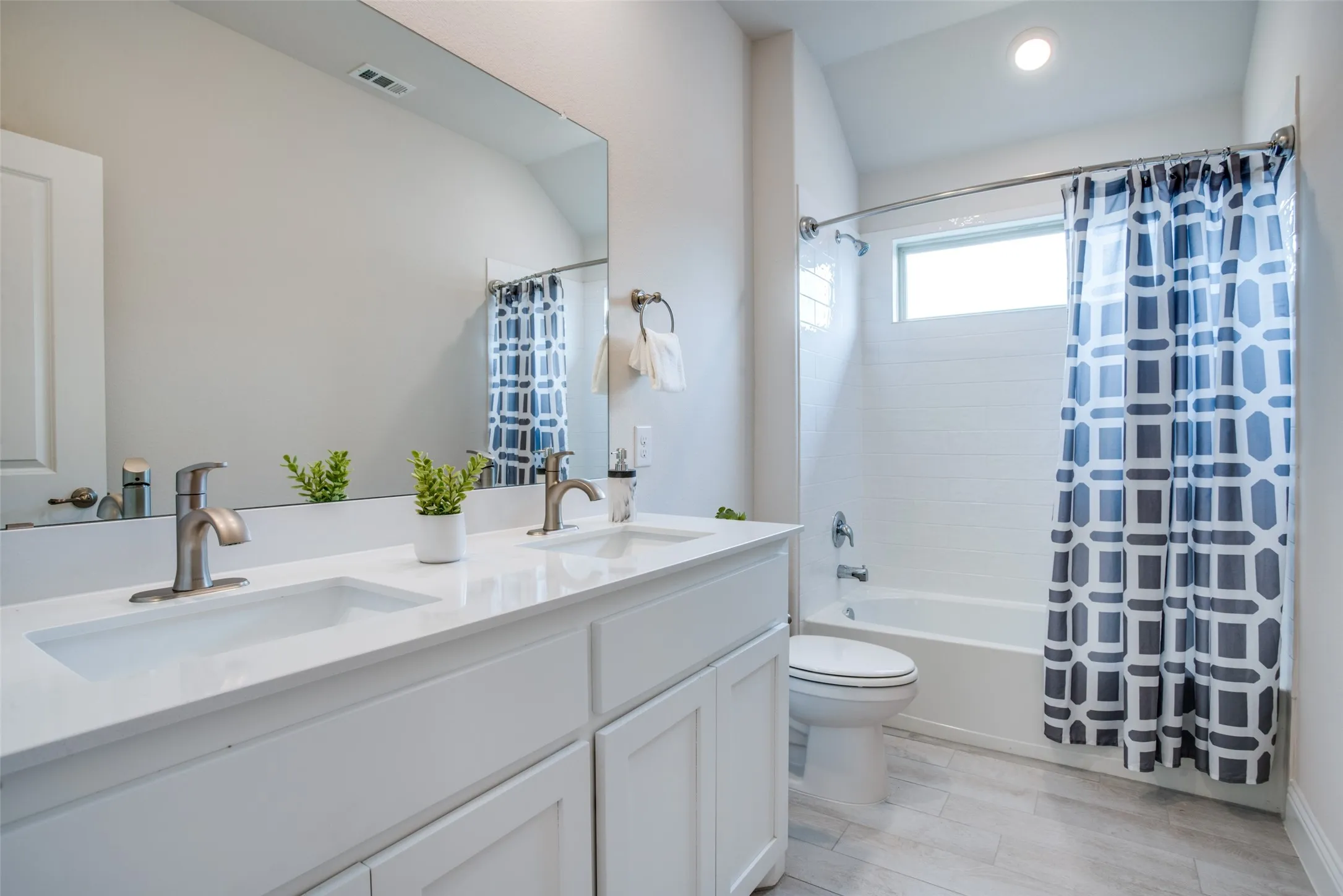 Single Family Residence For Rent in Denton County , 1304 Wildflower Way, Little Elm, Texas 76227, 4 Bedroom, 3 Bathroom, 2 Garage spaces, 2,402 Sqft, built in 2021, mls#21300458, Real Estate Agent in Little Elm, Homes For Rent in Denton county, Homes For Rent in Little Elm, Realtor in Little Elm Texas, Real Estate Brokerage Independent Realty Texas, Luminita Cordes Realtor
