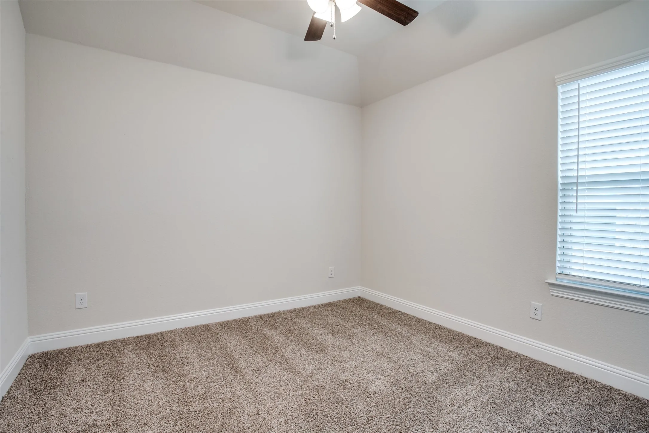 Single Family Residence For Rent in Denton County , 1304 Wildflower Way, Little Elm, Texas 76227, 4 Bedroom, 3 Bathroom, 2 Garage spaces, 2,402 Sqft, built in 2021, mls#21300458, Real Estate Agent in Little Elm, Homes For Rent in Denton county, Homes For Rent in Little Elm, Realtor in Little Elm Texas, Real Estate Brokerage Independent Realty Texas, Luminita Cordes Realtor