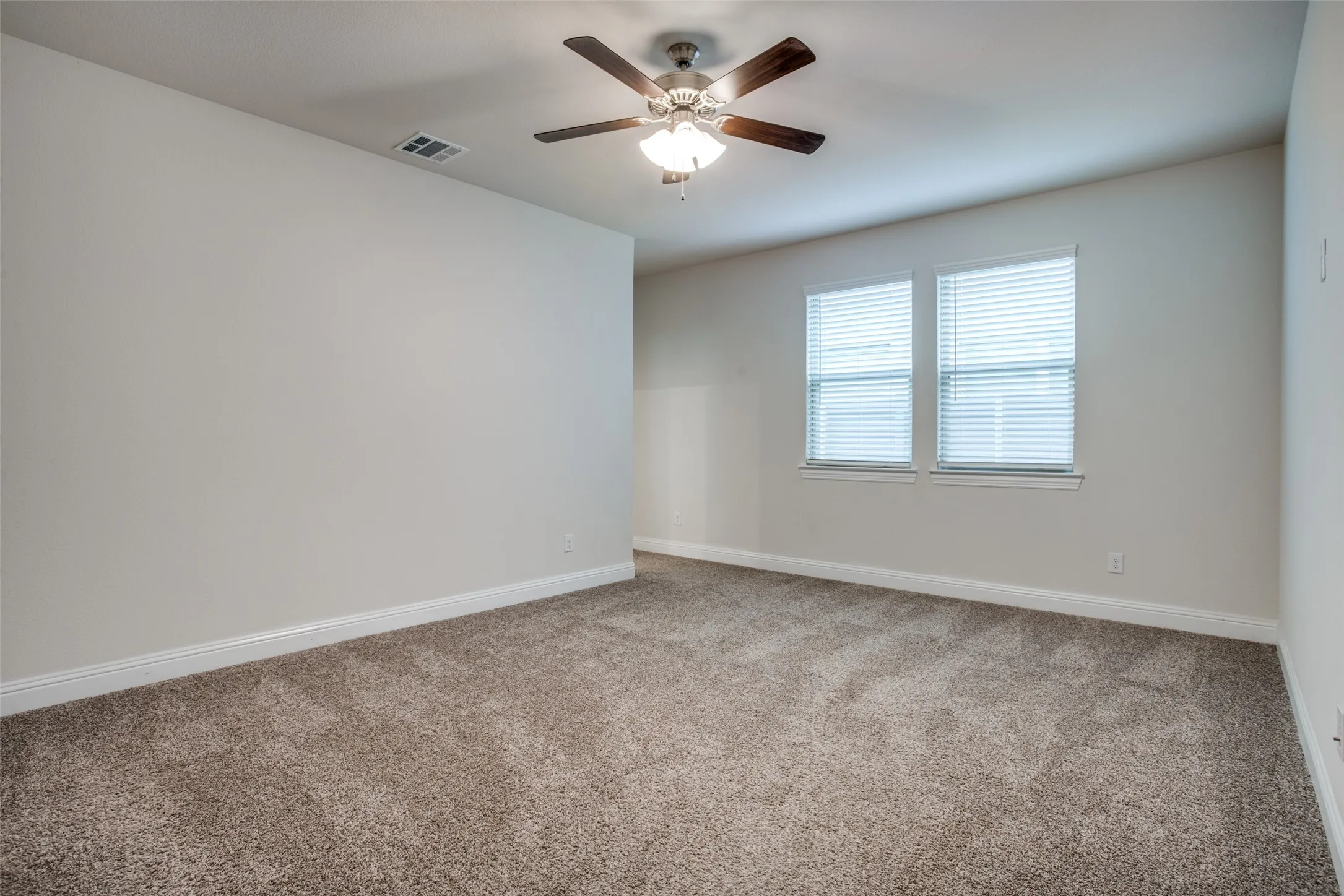 Single Family Residence For Rent in Denton County , 1304 Wildflower Way, Little Elm, Texas 76227, 4 Bedroom, 3 Bathroom, 2 Garage spaces, 2,402 Sqft, built in 2021, mls#21300458, Real Estate Agent in Little Elm, Homes For Rent in Denton county, Homes For Rent in Little Elm, Realtor in Little Elm Texas, Real Estate Brokerage Independent Realty Texas, Luminita Cordes Realtor