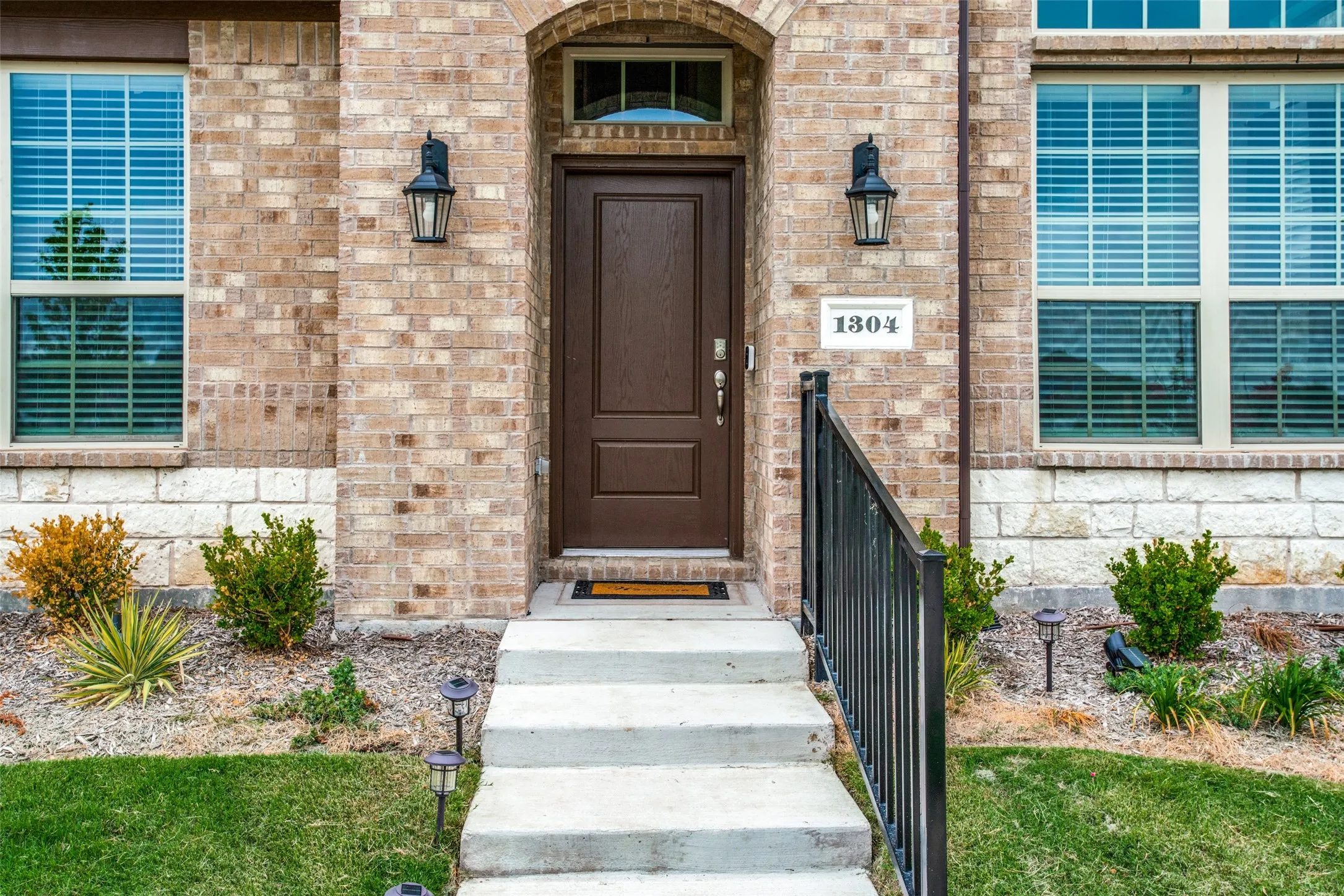 Single Family Residence For Rent in Denton County , 1304 Wildflower Way, Little Elm, Texas 76227, 4 Bedroom, 3 Bathroom, 2 Garage spaces, 2,402 Sqft, built in 2021, mls#21300458, Real Estate Agent in Little Elm, Homes For Rent in Denton county, Homes For Rent in Little Elm, Realtor in Little Elm Texas, Real Estate Brokerage Independent Realty Texas, Luminita Cordes Realtor