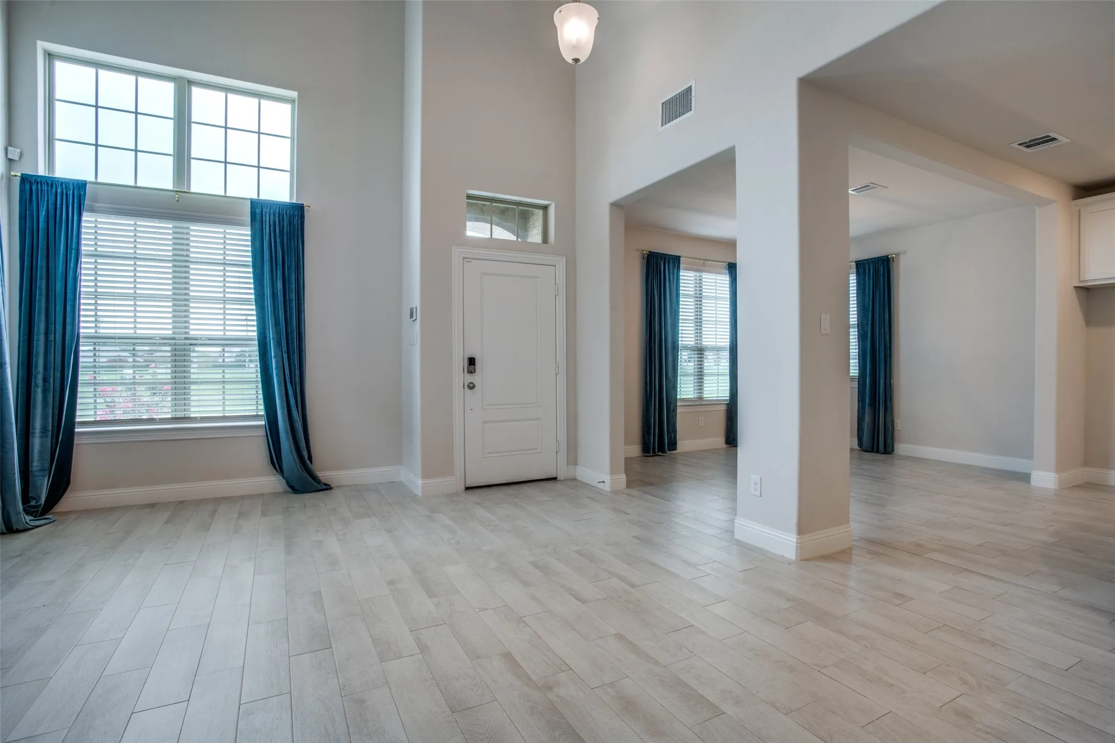 Single Family Residence For Rent in Denton County , 1304 Wildflower Way, Little Elm, Texas 76227, 4 Bedroom, 3 Bathroom, 2 Garage spaces, 2,402 Sqft, built in 2021, mls#21300458, Real Estate Agent in Little Elm, Homes For Rent in Denton county, Homes For Rent in Little Elm, Realtor in Little Elm Texas, Real Estate Brokerage Independent Realty Texas, Luminita Cordes Realtor