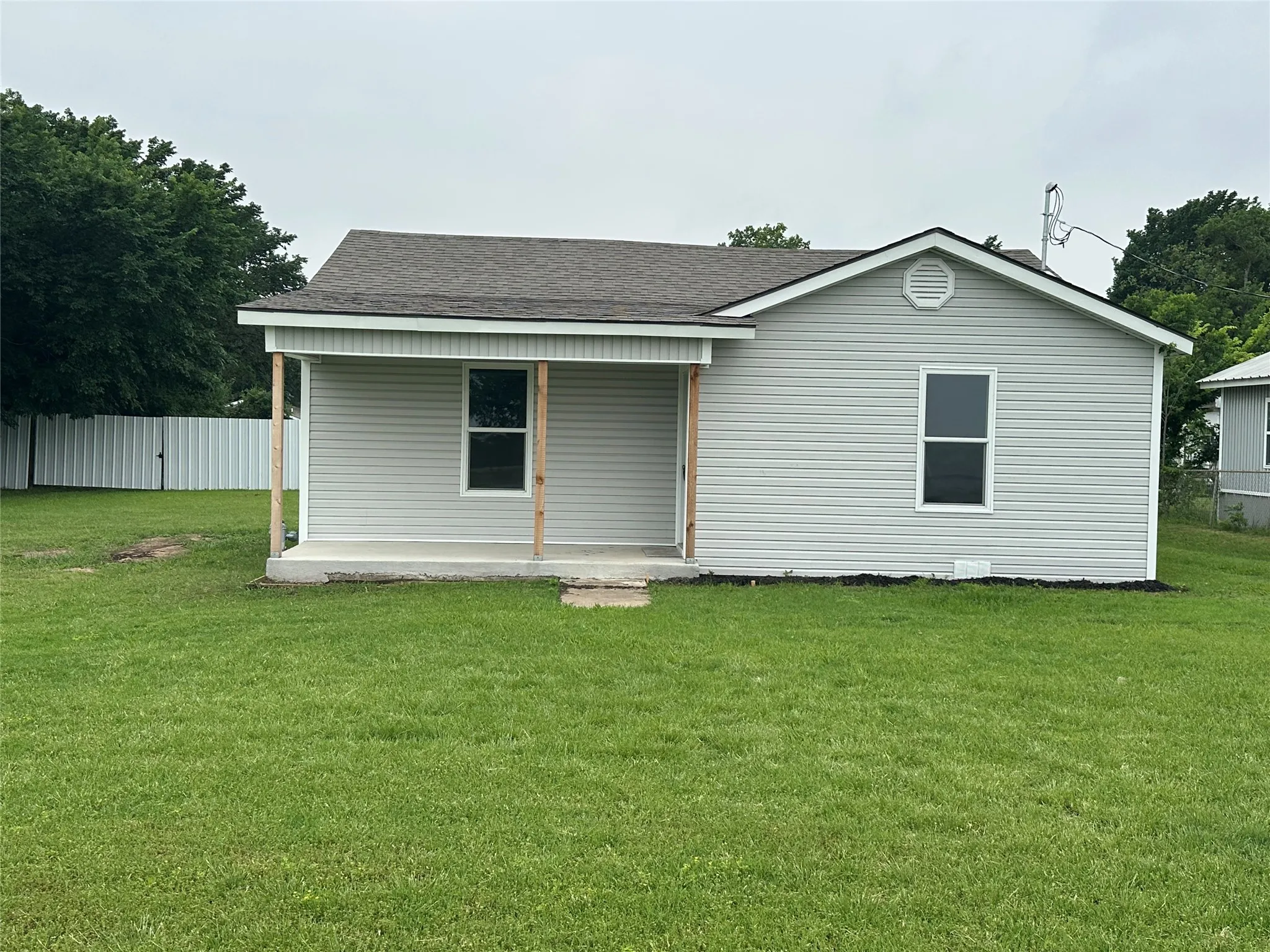 Single Family Residence For Rent in Tarrant County , 3608 Longvue Avenue, Fort Worth, Texas 76116, 2 Bedrooms, 1 Bathroom, 1 Garage spaces, 858 Sqft, built in 1948, Price $1,500, mls#21296647, Real Estate Agent in Fort Worth, Homes For Rent in Tarrant county, Homes For Rent in Fort Worth, Realtor in Fort Worth Texas, Real Estate Brokerage Independent Realty Texas, Luminita Cordes Realtor