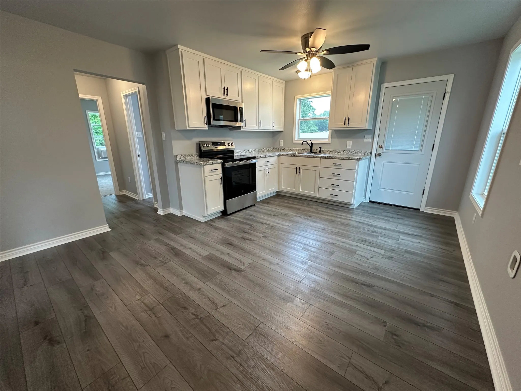 Single Family Residence For Rent in Tarrant County , 3608 Longvue Avenue, Fort Worth, Texas 76116, 2 Bedrooms, 1 Bathroom, 1 Garage spaces, 858 Sqft, built in 1948, Price $1,500, mls#21296647, Real Estate Agent in Fort Worth, Homes For Rent in Tarrant county, Homes For Rent in Fort Worth, Realtor in Fort Worth Texas, Real Estate Brokerage Independent Realty Texas, Luminita Cordes Realtor