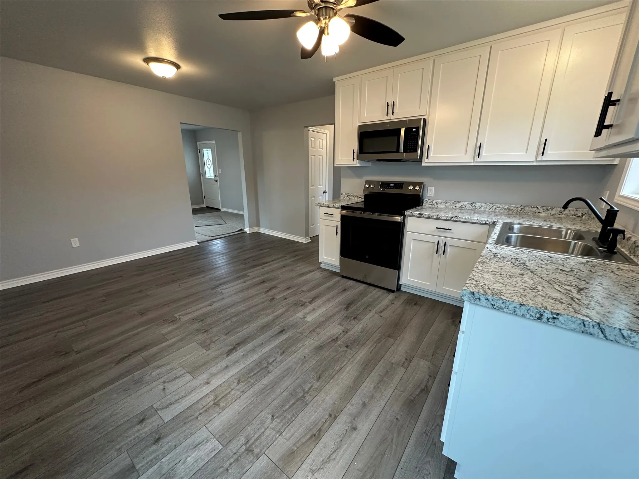 Single Family Residence For Rent in Tarrant County , 3608 Longvue Avenue, Fort Worth, Texas 76116, 2 Bedrooms, 1 Bathroom, 1 Garage spaces, 858 Sqft, built in 1948, Price $1,500, mls#21296647, Real Estate Agent in Fort Worth, Homes For Rent in Tarrant county, Homes For Rent in Fort Worth, Realtor in Fort Worth Texas, Real Estate Brokerage Independent Realty Texas, Luminita Cordes Realtor
