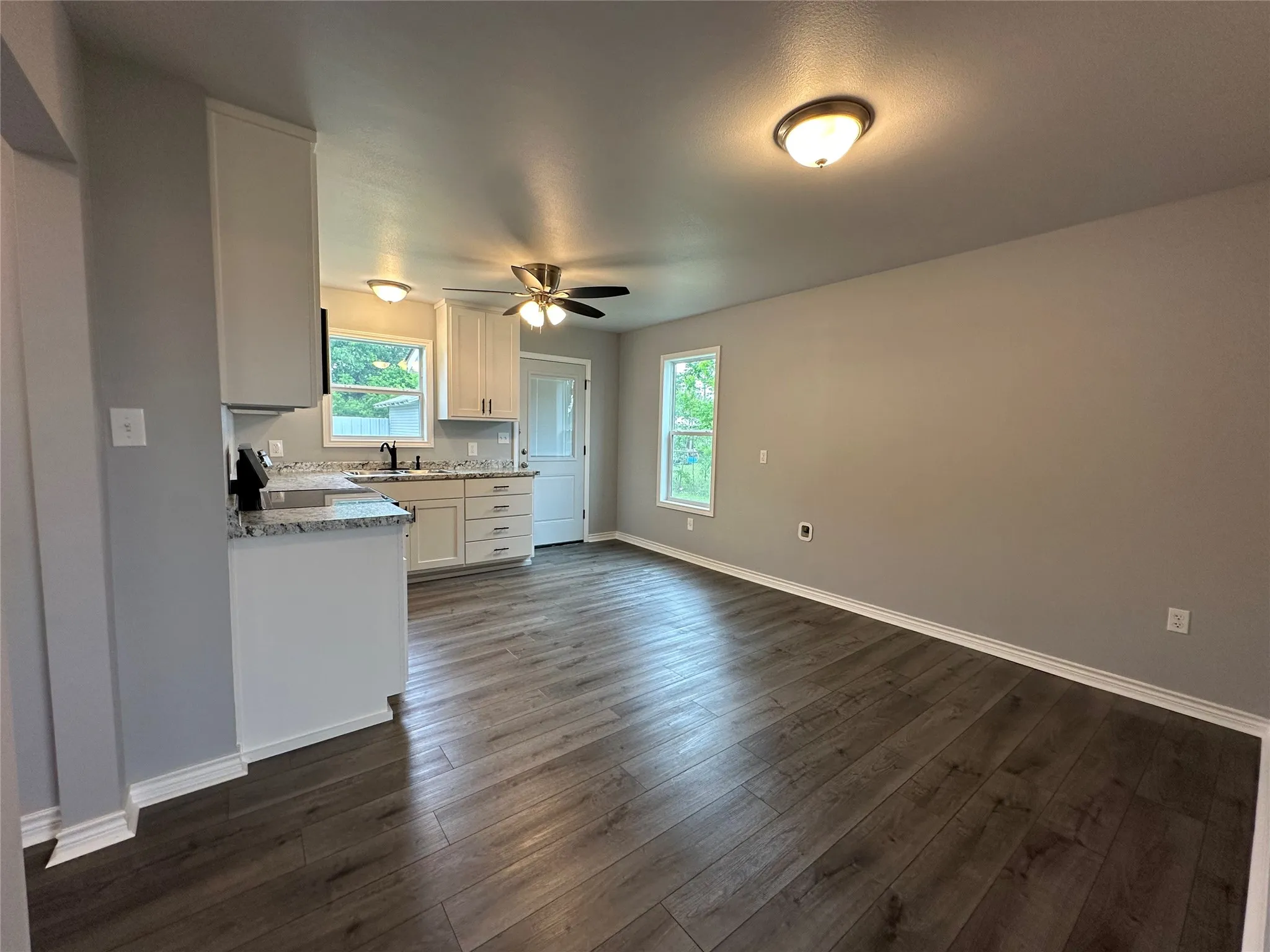 Single Family Residence For Rent in Tarrant County , 3608 Longvue Avenue, Fort Worth, Texas 76116, 2 Bedrooms, 1 Bathroom, 1 Garage spaces, 858 Sqft, built in 1948, Price $1,500, mls#21296647, Real Estate Agent in Fort Worth, Homes For Rent in Tarrant county, Homes For Rent in Fort Worth, Realtor in Fort Worth Texas, Real Estate Brokerage Independent Realty Texas, Luminita Cordes Realtor