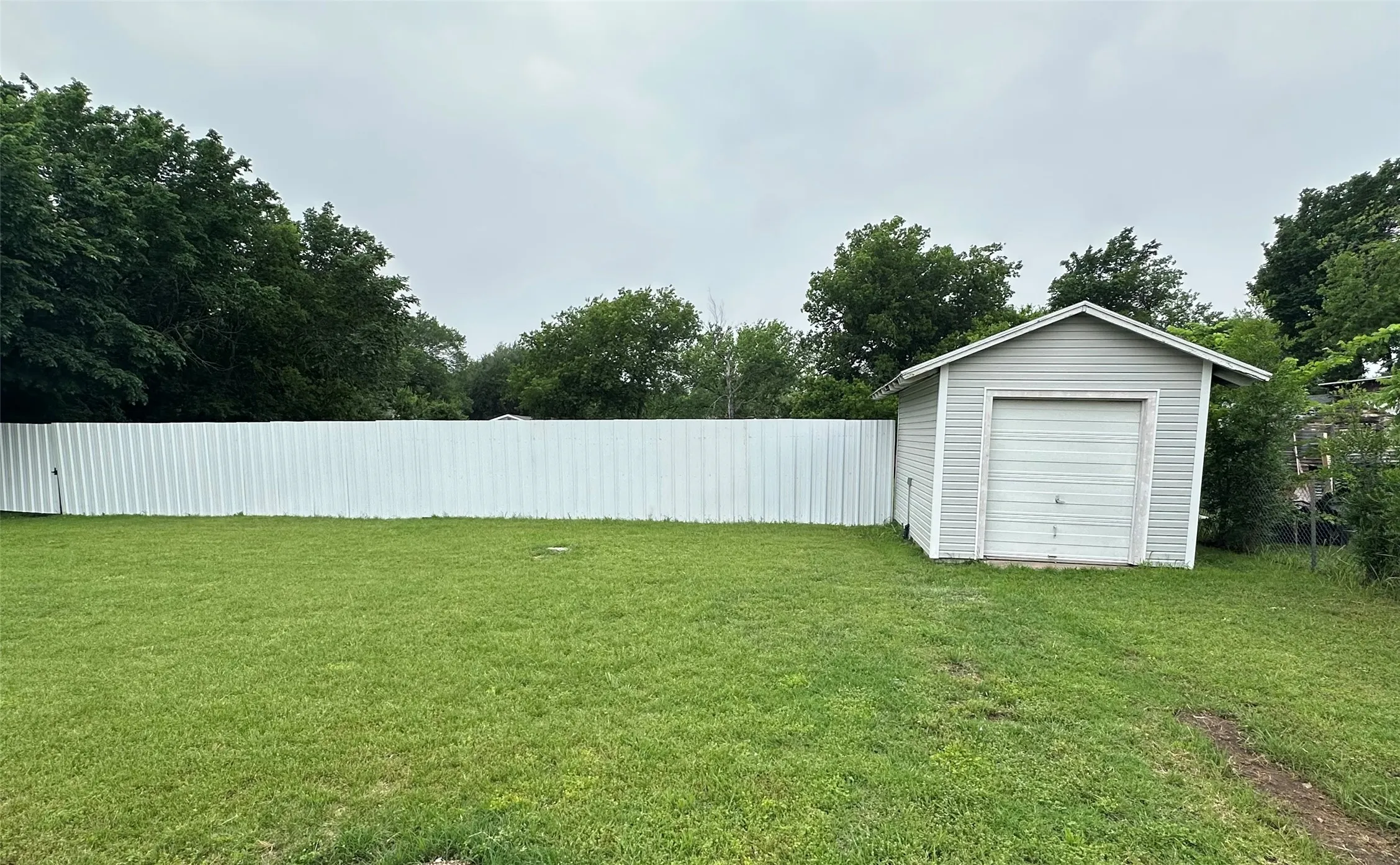 Single Family Residence For Rent in Tarrant County , 3608 Longvue Avenue, Fort Worth, Texas 76116, 2 Bedrooms, 1 Bathroom, 1 Garage spaces, 858 Sqft, built in 1948, Price $1,500, mls#21296647, Real Estate Agent in Fort Worth, Homes For Rent in Tarrant county, Homes For Rent in Fort Worth, Realtor in Fort Worth Texas, Real Estate Brokerage Independent Realty Texas, Luminita Cordes Realtor