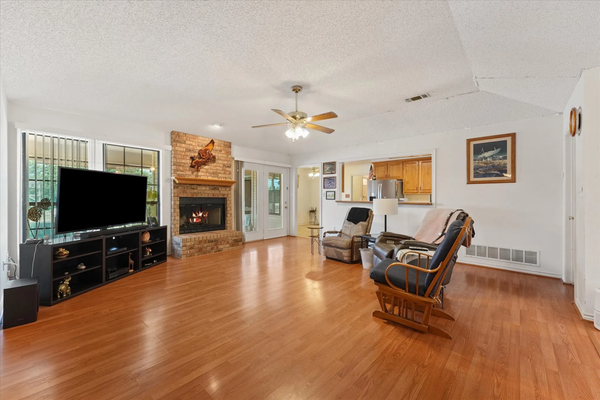 Single Family Residence For Sale in Collin County , 4480 County Road 551, Farmersville, Texas 75442, 4 Bedroom, 3 Bathroom, 2 Garage spaces, 1,872 Sqft, built in 1994, mls#21298128, Real Estate Agent in Farmersville, Homes For Sale in Collin county, Homes For Sale in Farmersville, Realtor in Farmersville Texas, Real Estate Brokerage Independent Realty Texas, Luminita Cordes Realtor