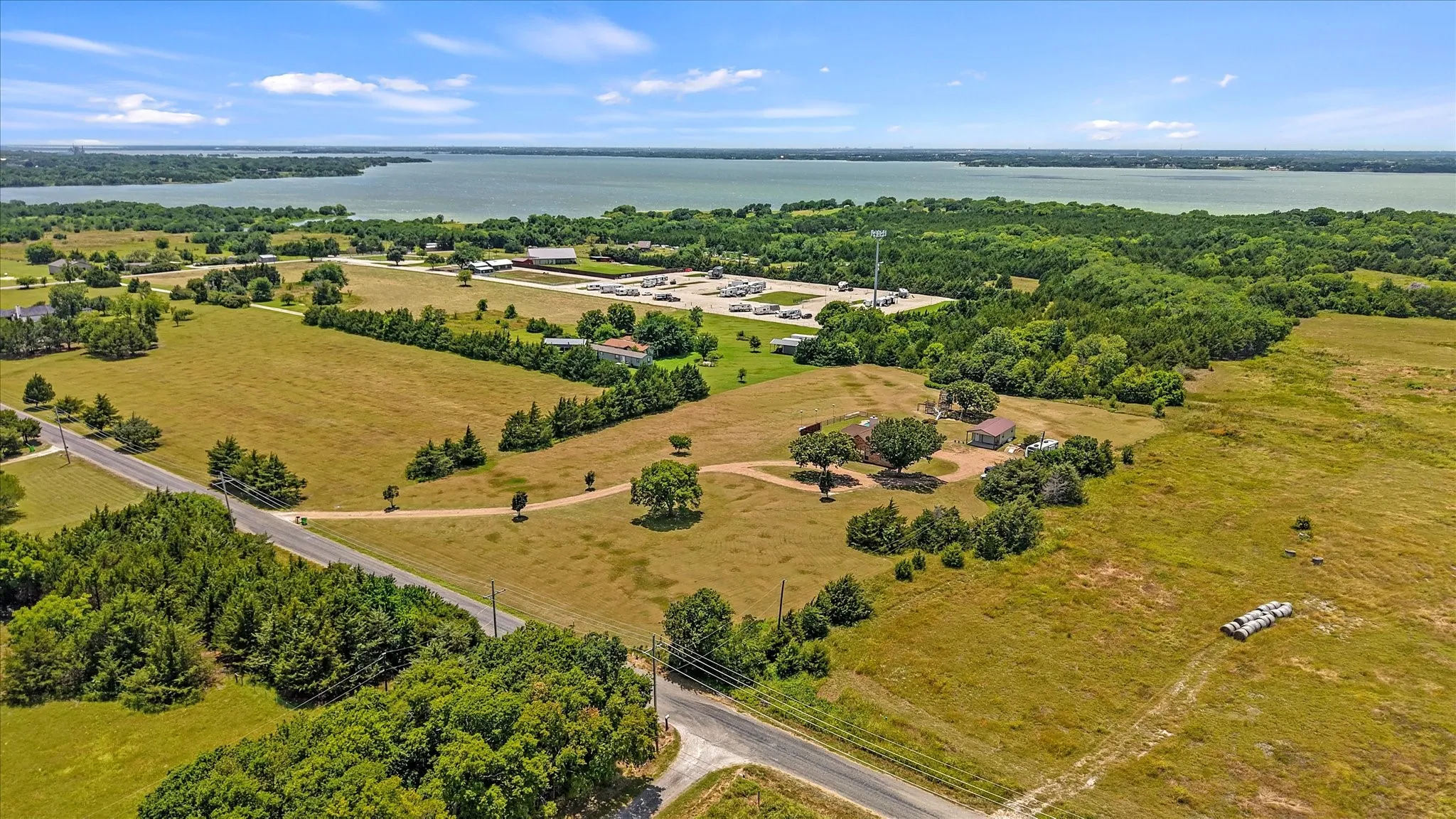 Single Family Residence For Sale in Collin County , 4480 County Road 551, Farmersville, Texas 75442, 4 Bedroom, 3 Bathroom, 2 Garage spaces, 1,872 Sqft, built in 1994, mls#21298128, Real Estate Agent in Farmersville, Homes For Sale in Collin county, Homes For Sale in Farmersville, Realtor in Farmersville Texas, Real Estate Brokerage Independent Realty Texas, Luminita Cordes Realtor