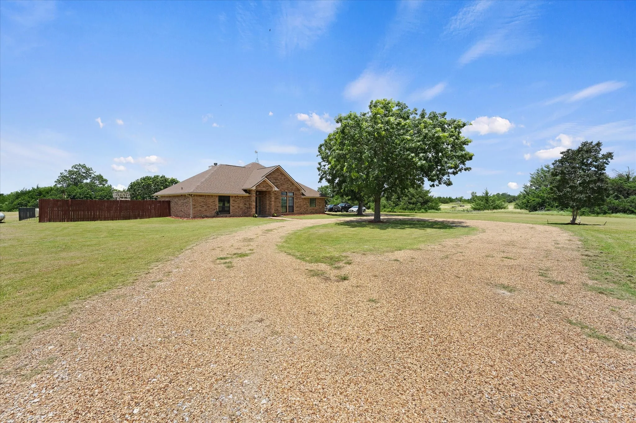 Single Family Residence For Sale in Collin County , 4480 County Road 551, Farmersville, Texas 75442, 4 Bedroom, 3 Bathroom, 2 Garage spaces, 1,872 Sqft, built in 1994, mls#21298128, Real Estate Agent in Farmersville, Homes For Sale in Collin county, Homes For Sale in Farmersville, Realtor in Farmersville Texas, Real Estate Brokerage Independent Realty Texas, Luminita Cordes Realtor