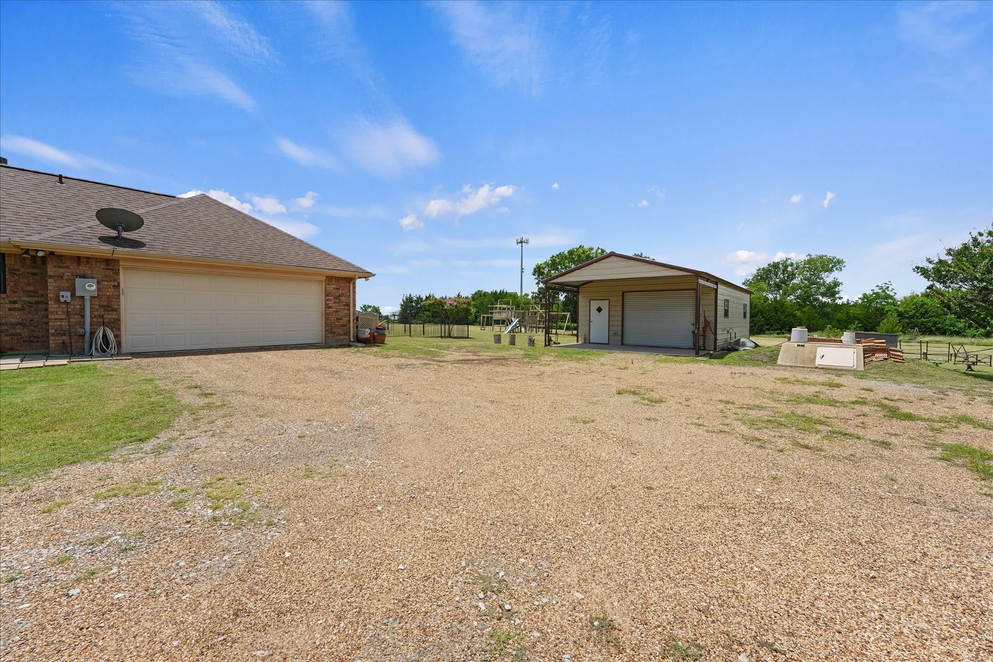 Single Family Residence For Sale in Collin County , 4480 County Road 551, Farmersville, Texas 75442, 4 Bedroom, 3 Bathroom, 2 Garage spaces, 1,872 Sqft, built in 1994, mls#21298128, Real Estate Agent in Farmersville, Homes For Sale in Collin county, Homes For Sale in Farmersville, Realtor in Farmersville Texas, Real Estate Brokerage Independent Realty Texas, Luminita Cordes Realtor