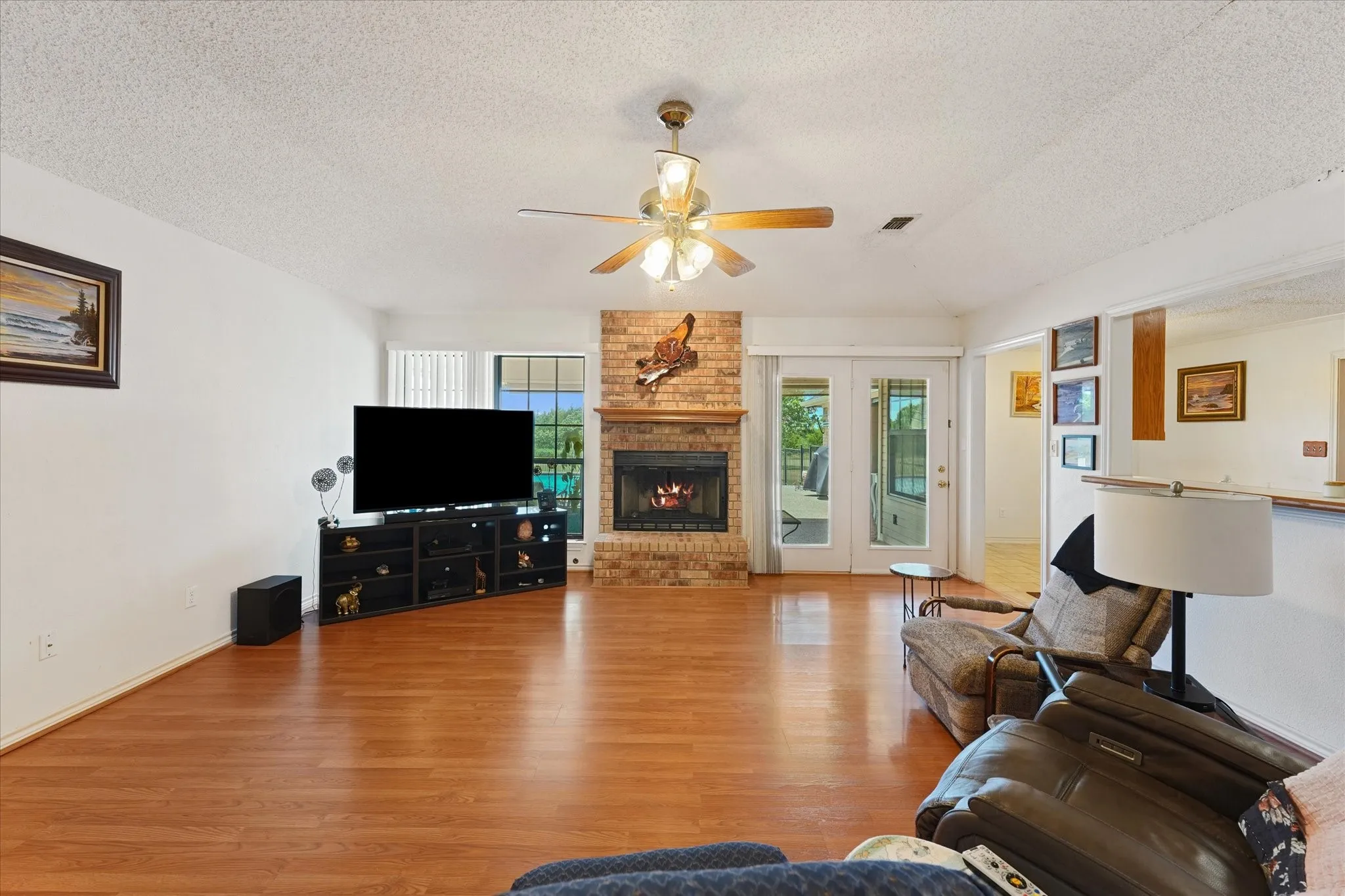 Single Family Residence For Sale in Collin County , 4480 County Road 551, Farmersville, Texas 75442, 4 Bedroom, 3 Bathroom, 2 Garage spaces, 1,872 Sqft, built in 1994, mls#21298128, Real Estate Agent in Farmersville, Homes For Sale in Collin county, Homes For Sale in Farmersville, Realtor in Farmersville Texas, Real Estate Brokerage Independent Realty Texas, Luminita Cordes Realtor