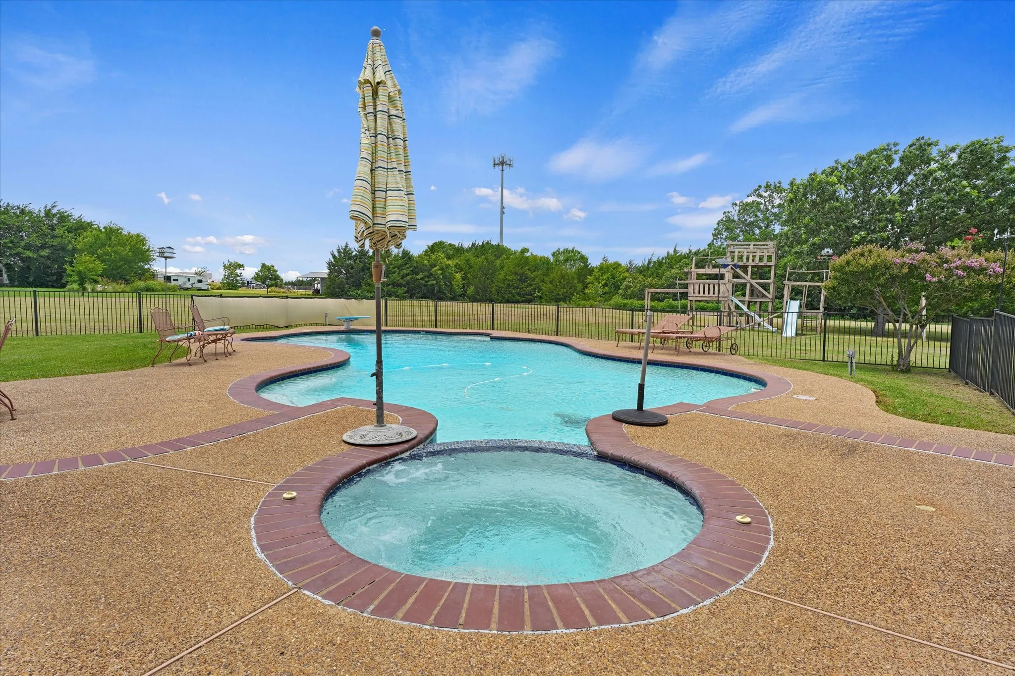 Single Family Residence For Sale in Collin County , 4480 County Road 551, Farmersville, Texas 75442, 4 Bedroom, 3 Bathroom, 2 Garage spaces, 1,872 Sqft, built in 1994, mls#21298128, Real Estate Agent in Farmersville, Homes For Sale in Collin county, Homes For Sale in Farmersville, Realtor in Farmersville Texas, Real Estate Brokerage Independent Realty Texas, Luminita Cordes Realtor
