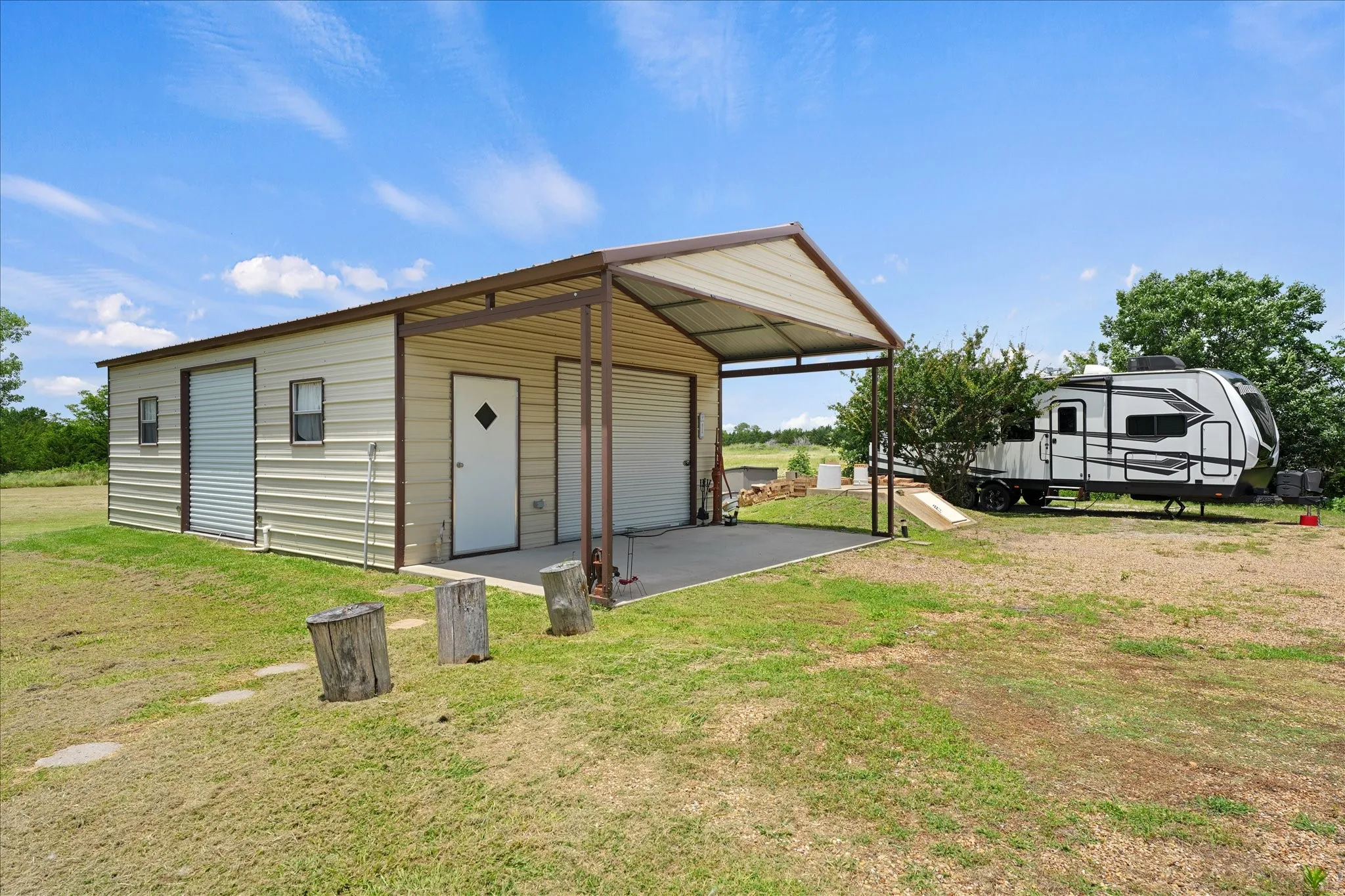 Single Family Residence For Sale in Collin County , 4480 County Road 551, Farmersville, Texas 75442, 4 Bedroom, 3 Bathroom, 2 Garage spaces, 1,872 Sqft, built in 1994, mls#21298128, Real Estate Agent in Farmersville, Homes For Sale in Collin county, Homes For Sale in Farmersville, Realtor in Farmersville Texas, Real Estate Brokerage Independent Realty Texas, Luminita Cordes Realtor