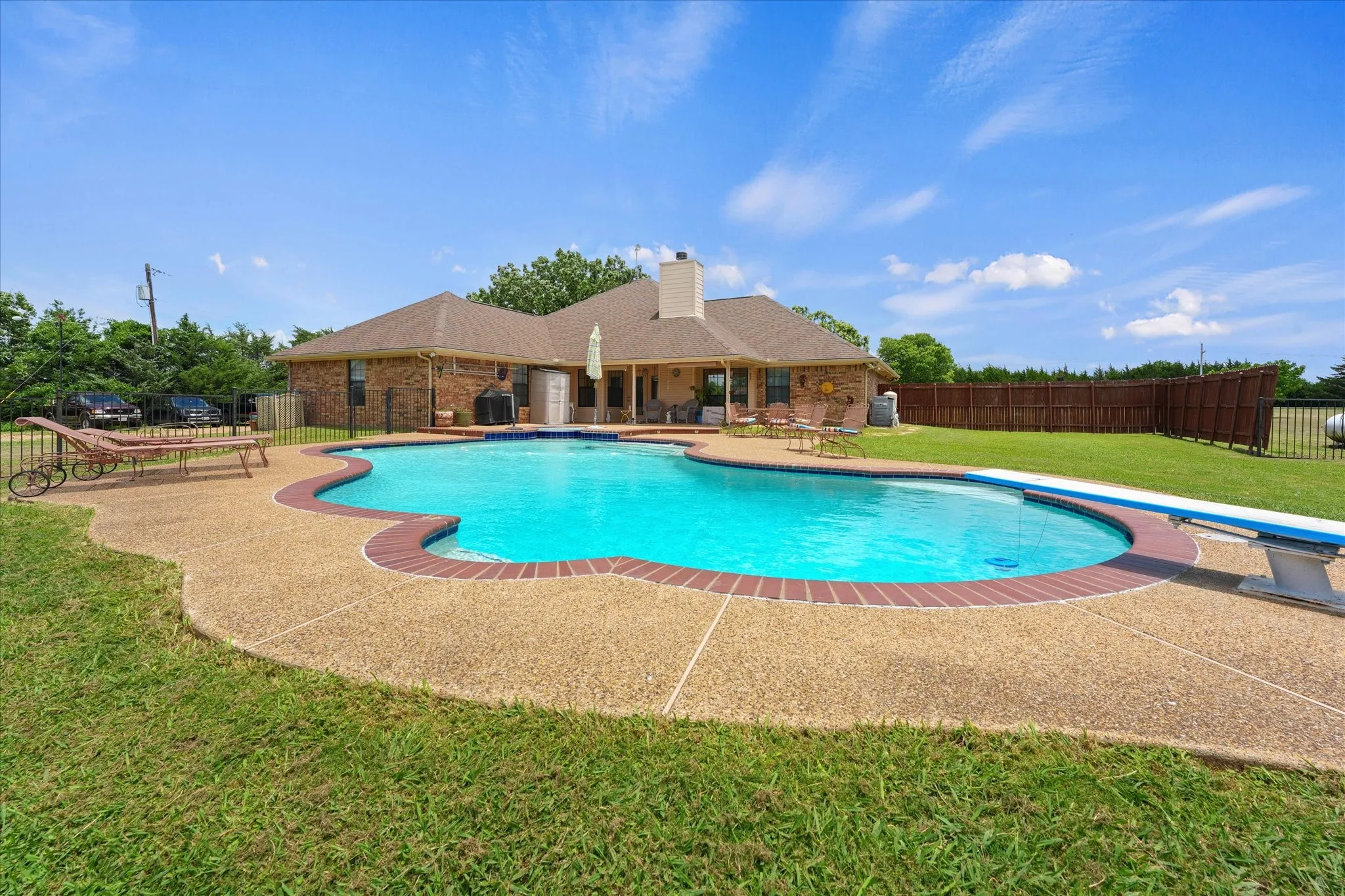 Single Family Residence For Sale in Collin County , 4480 County Road 551, Farmersville, Texas 75442, 4 Bedroom, 3 Bathroom, 2 Garage spaces, 1,872 Sqft, built in 1994, mls#21298128, Real Estate Agent in Farmersville, Homes For Sale in Collin county, Homes For Sale in Farmersville, Realtor in Farmersville Texas, Real Estate Brokerage Independent Realty Texas, Luminita Cordes Realtor