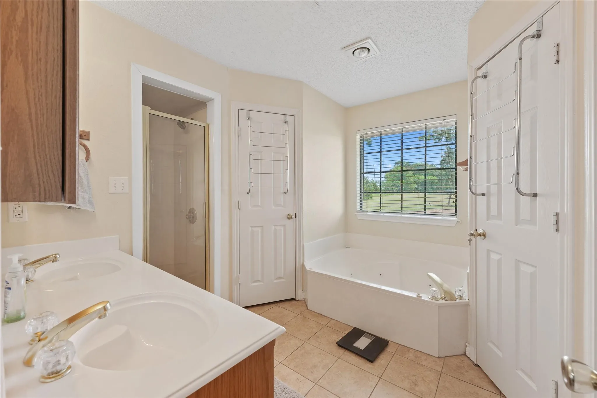 Single Family Residence For Sale in Collin County , 4480 County Road 551, Farmersville, Texas 75442, 4 Bedroom, 3 Bathroom, 2 Garage spaces, 1,872 Sqft, built in 1994, mls#21298128, Real Estate Agent in Farmersville, Homes For Sale in Collin county, Homes For Sale in Farmersville, Realtor in Farmersville Texas, Real Estate Brokerage Independent Realty Texas, Luminita Cordes Realtor