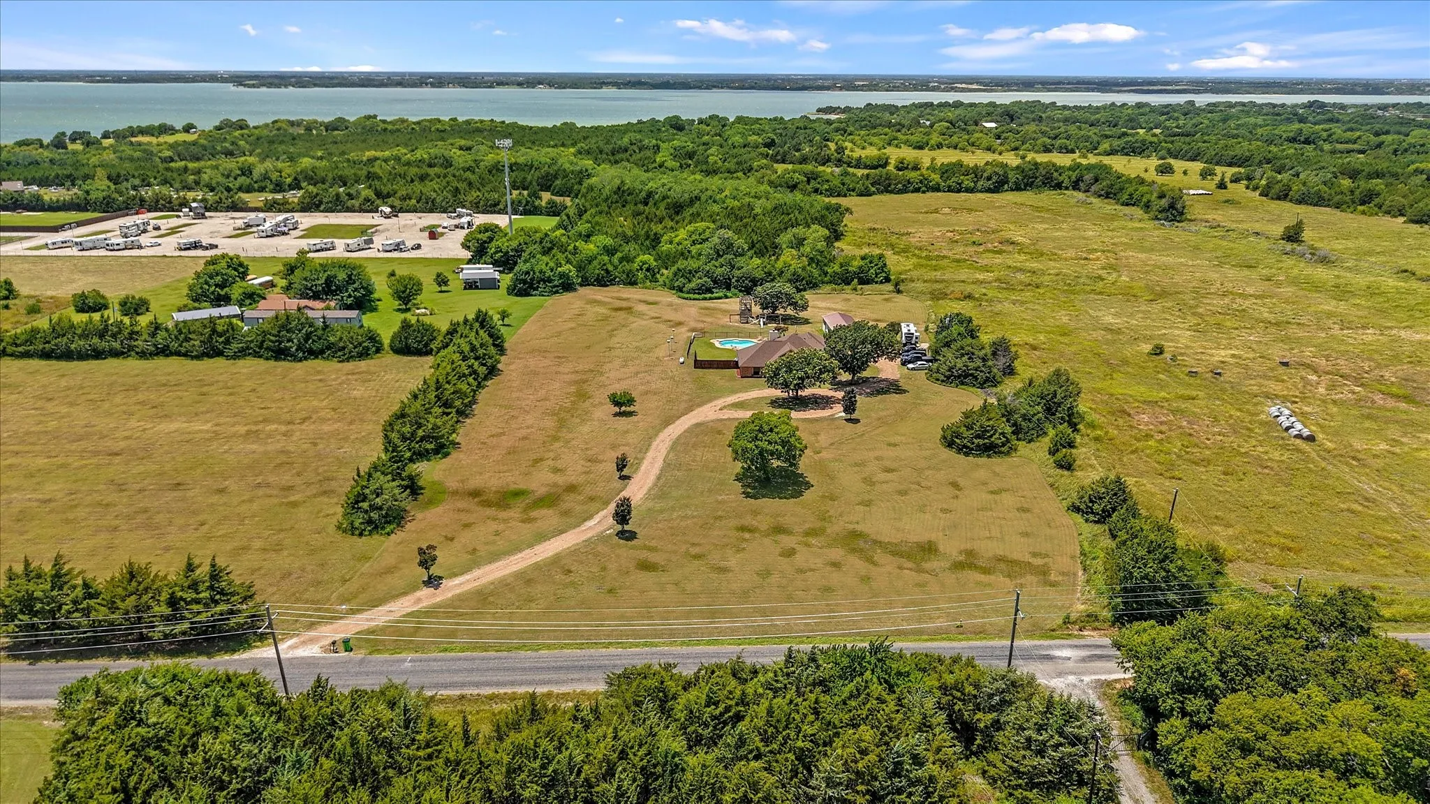 Single Family Residence For Sale in Collin County , 4480 County Road 551, Farmersville, Texas 75442, 4 Bedroom, 3 Bathroom, 2 Garage spaces, 1,872 Sqft, built in 1994, mls#21298128, Real Estate Agent in Farmersville, Homes For Sale in Collin county, Homes For Sale in Farmersville, Realtor in Farmersville Texas, Real Estate Brokerage Independent Realty Texas, Luminita Cordes Realtor