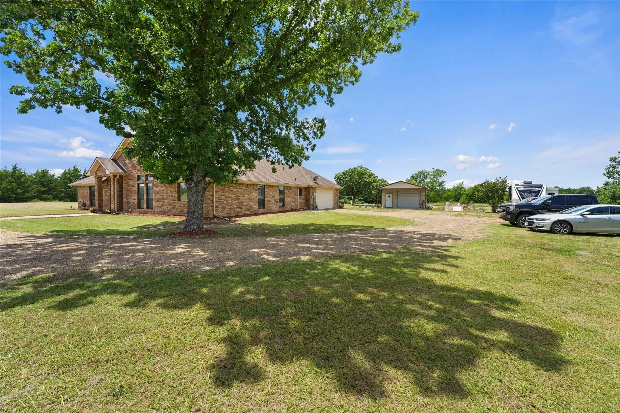 Single Family Residence For Sale in Collin County , 4480 County Road 551, Farmersville, Texas 75442, 4 Bedroom, 3 Bathroom, 2 Garage spaces, 1,872 Sqft, built in 1994, mls#21298128, Real Estate Agent in Farmersville, Homes For Sale in Collin county, Homes For Sale in Farmersville, Realtor in Farmersville Texas, Real Estate Brokerage Independent Realty Texas, Luminita Cordes Realtor