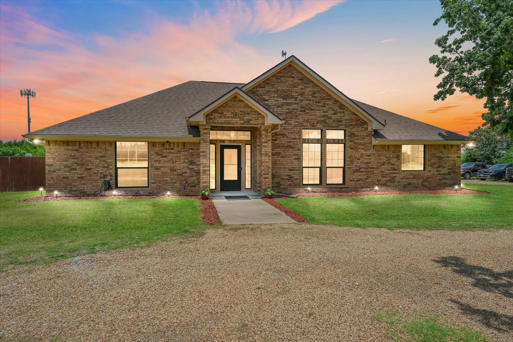 Single Family Residence For Sale in Collin County , 4480 County Road 551, Farmersville, Texas 75442, 4 Bedroom, 3 Bathroom, 2 Garage spaces, 1,872 Sqft, built in 1994, mls#21298128, Real Estate Agent in Farmersville, Homes For Sale in Collin county, Homes For Sale in Farmersville, Realtor in Farmersville Texas, Real Estate Brokerage Independent Realty Texas, Luminita Cordes Realtor