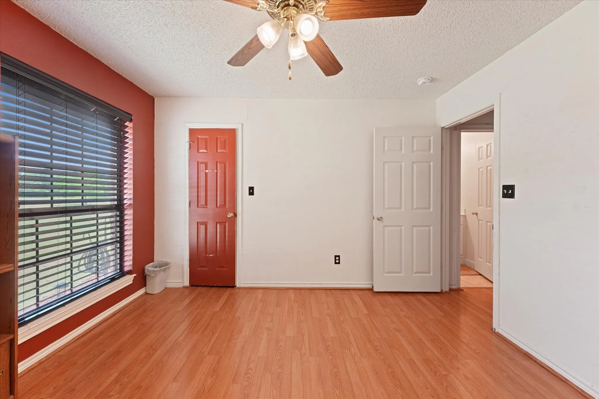 Single Family Residence For Sale in Collin County , 4480 County Road 551, Farmersville, Texas 75442, 4 Bedroom, 3 Bathroom, 2 Garage spaces, 1,872 Sqft, built in 1994, mls#21298128, Real Estate Agent in Farmersville, Homes For Sale in Collin county, Homes For Sale in Farmersville, Realtor in Farmersville Texas, Real Estate Brokerage Independent Realty Texas, Luminita Cordes Realtor