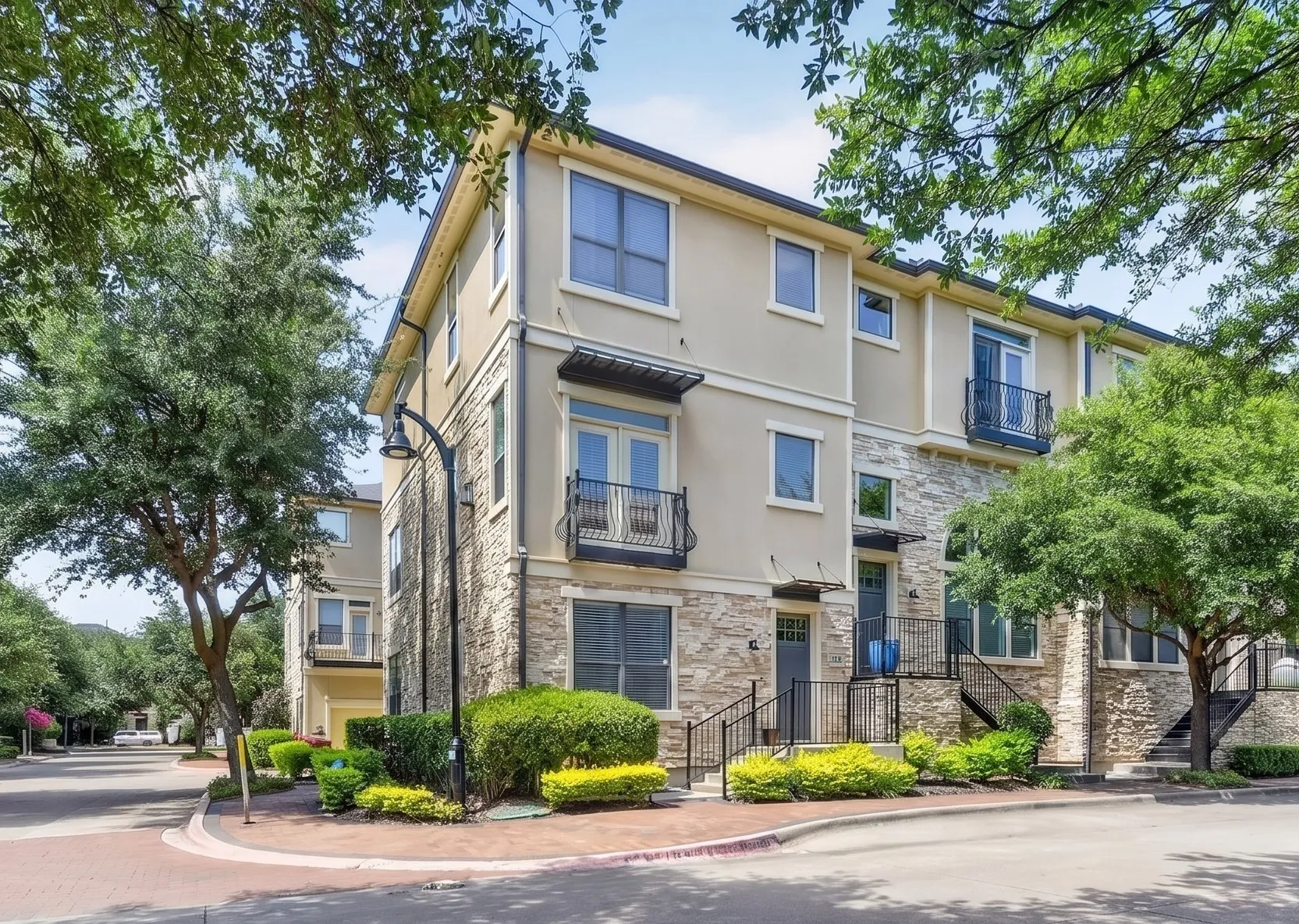 Townhouse For Sale in Collin County , 5729 Lunsford Road, Plano, Texas 75024, 3 Bedroom, 4 Bathroom, 2 Garage spaces, 1,958 Sqft, built in 2005, mls#21299716, Real Estate Agent in Plano, Homes For Sale in Collin county, Homes For Sale in Plano, Realtor in Plano Texas, Real Estate Brokerage Independent Realty Texas, Luminita Cordes Realtor