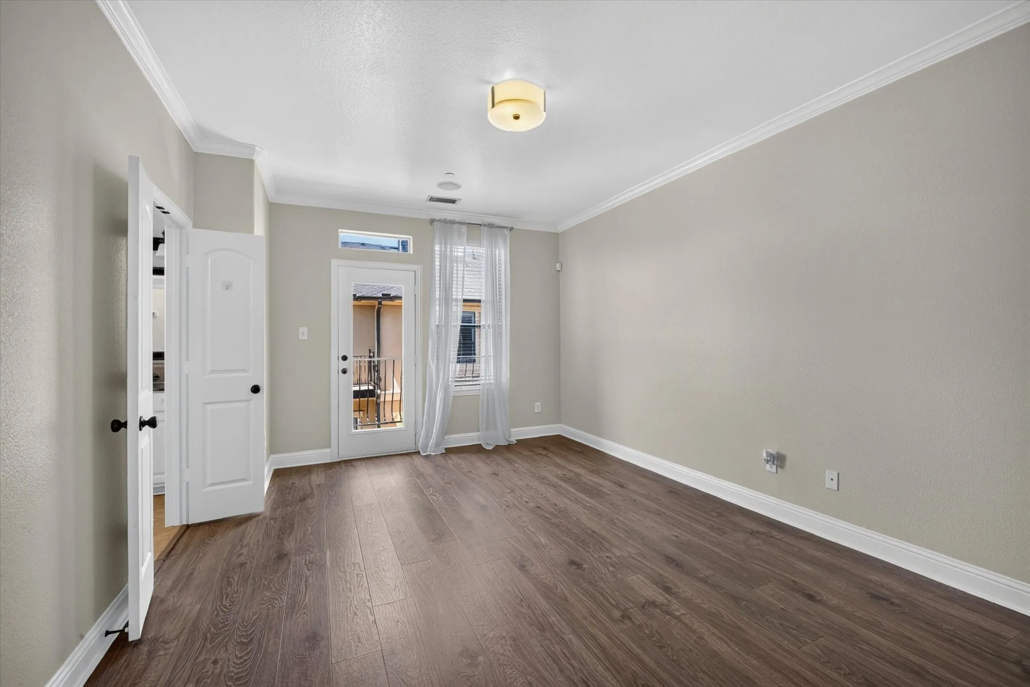 Townhouse For Sale in Collin County , 5729 Lunsford Road, Plano, Texas 75024, 3 Bedroom, 4 Bathroom, 2 Garage spaces, 1,958 Sqft, built in 2005, mls#21299716, Real Estate Agent in Plano, Homes For Sale in Collin county, Homes For Sale in Plano, Realtor in Plano Texas, Real Estate Brokerage Independent Realty Texas, Luminita Cordes Realtor