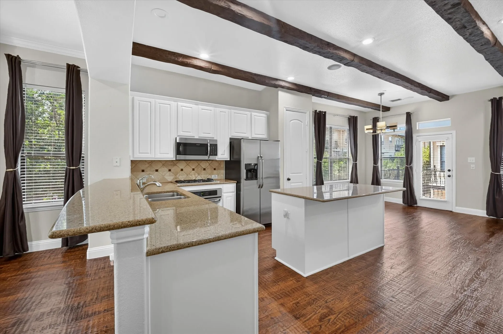 Townhouse For Sale in Collin County , 5729 Lunsford Road, Plano, Texas 75024, 3 Bedroom, 4 Bathroom, 2 Garage spaces, 1,958 Sqft, built in 2005, mls#21299716, Real Estate Agent in Plano, Homes For Sale in Collin county, Homes For Sale in Plano, Realtor in Plano Texas, Real Estate Brokerage Independent Realty Texas, Luminita Cordes Realtor