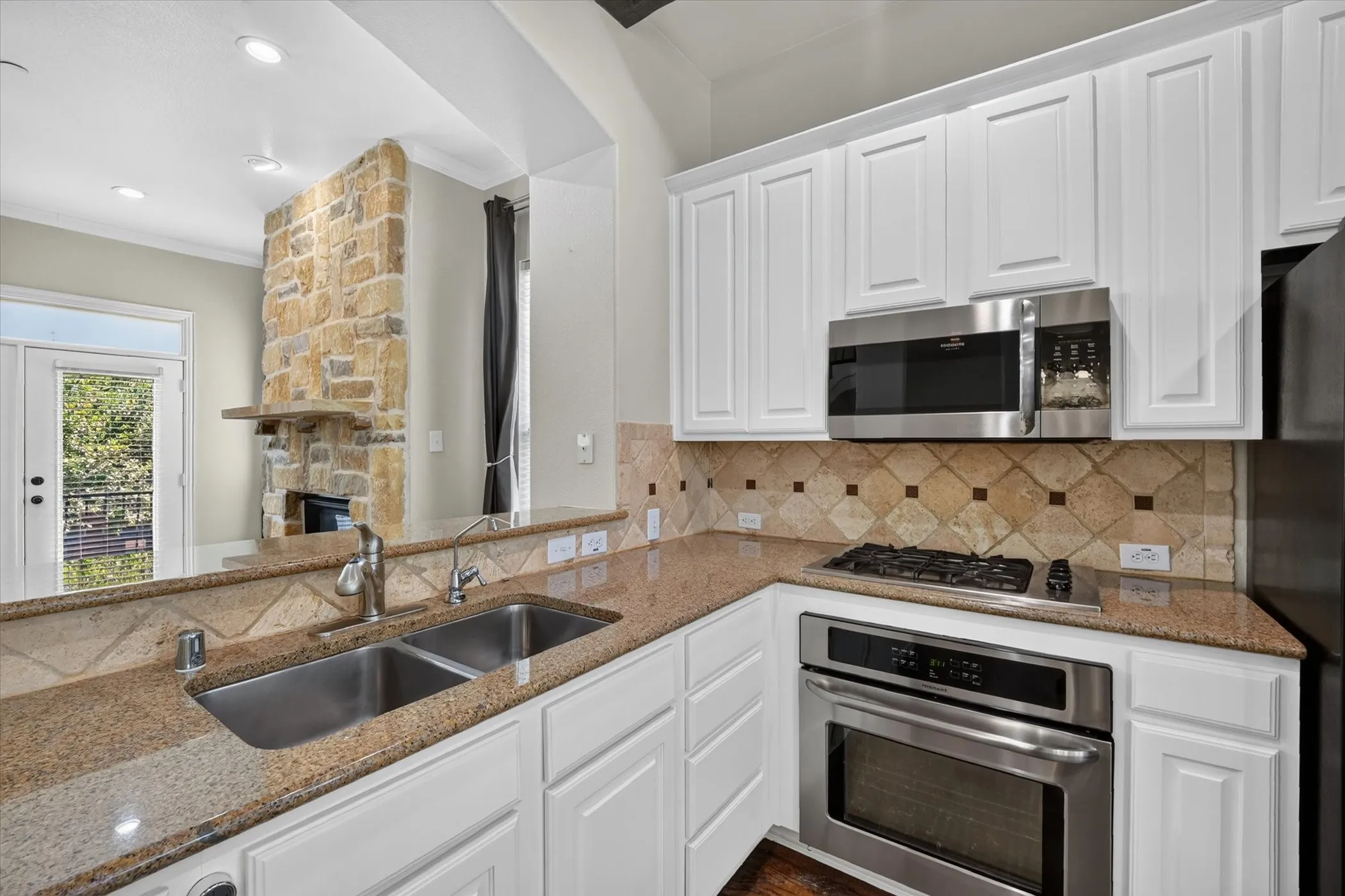 Townhouse For Sale in Collin County , 5729 Lunsford Road, Plano, Texas 75024, 3 Bedroom, 4 Bathroom, 2 Garage spaces, 1,958 Sqft, built in 2005, mls#21299716, Real Estate Agent in Plano, Homes For Sale in Collin county, Homes For Sale in Plano, Realtor in Plano Texas, Real Estate Brokerage Independent Realty Texas, Luminita Cordes Realtor