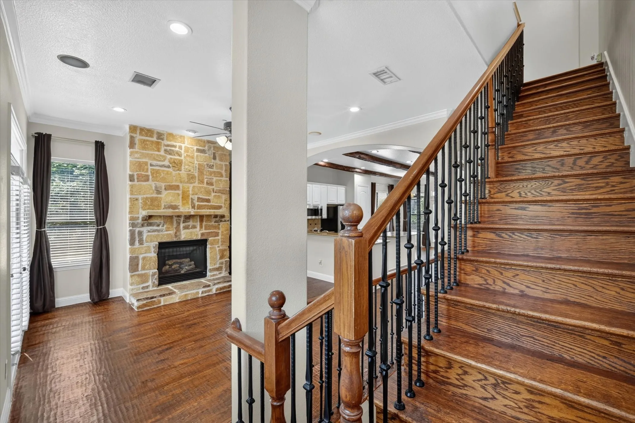 Townhouse For Sale in Collin County , 5729 Lunsford Road, Plano, Texas 75024, 3 Bedroom, 4 Bathroom, 2 Garage spaces, 1,958 Sqft, built in 2005, mls#21299716, Real Estate Agent in Plano, Homes For Sale in Collin county, Homes For Sale in Plano, Realtor in Plano Texas, Real Estate Brokerage Independent Realty Texas, Luminita Cordes Realtor