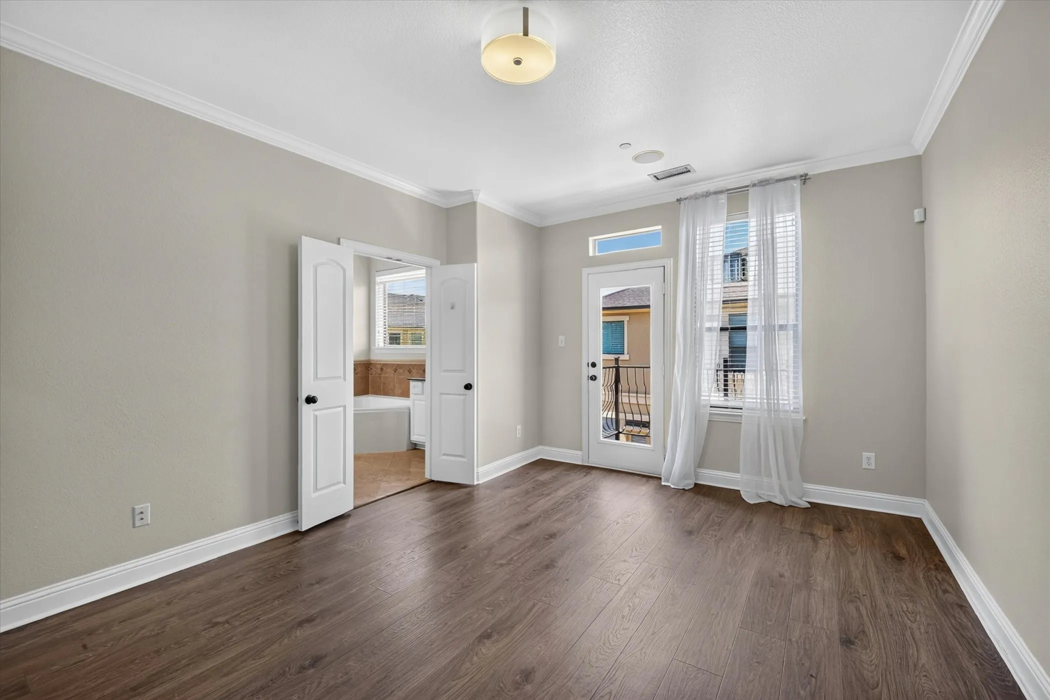 Townhouse For Sale in Collin County , 5729 Lunsford Road, Plano, Texas 75024, 3 Bedroom, 4 Bathroom, 2 Garage spaces, 1,958 Sqft, built in 2005, mls#21299716, Real Estate Agent in Plano, Homes For Sale in Collin county, Homes For Sale in Plano, Realtor in Plano Texas, Real Estate Brokerage Independent Realty Texas, Luminita Cordes Realtor