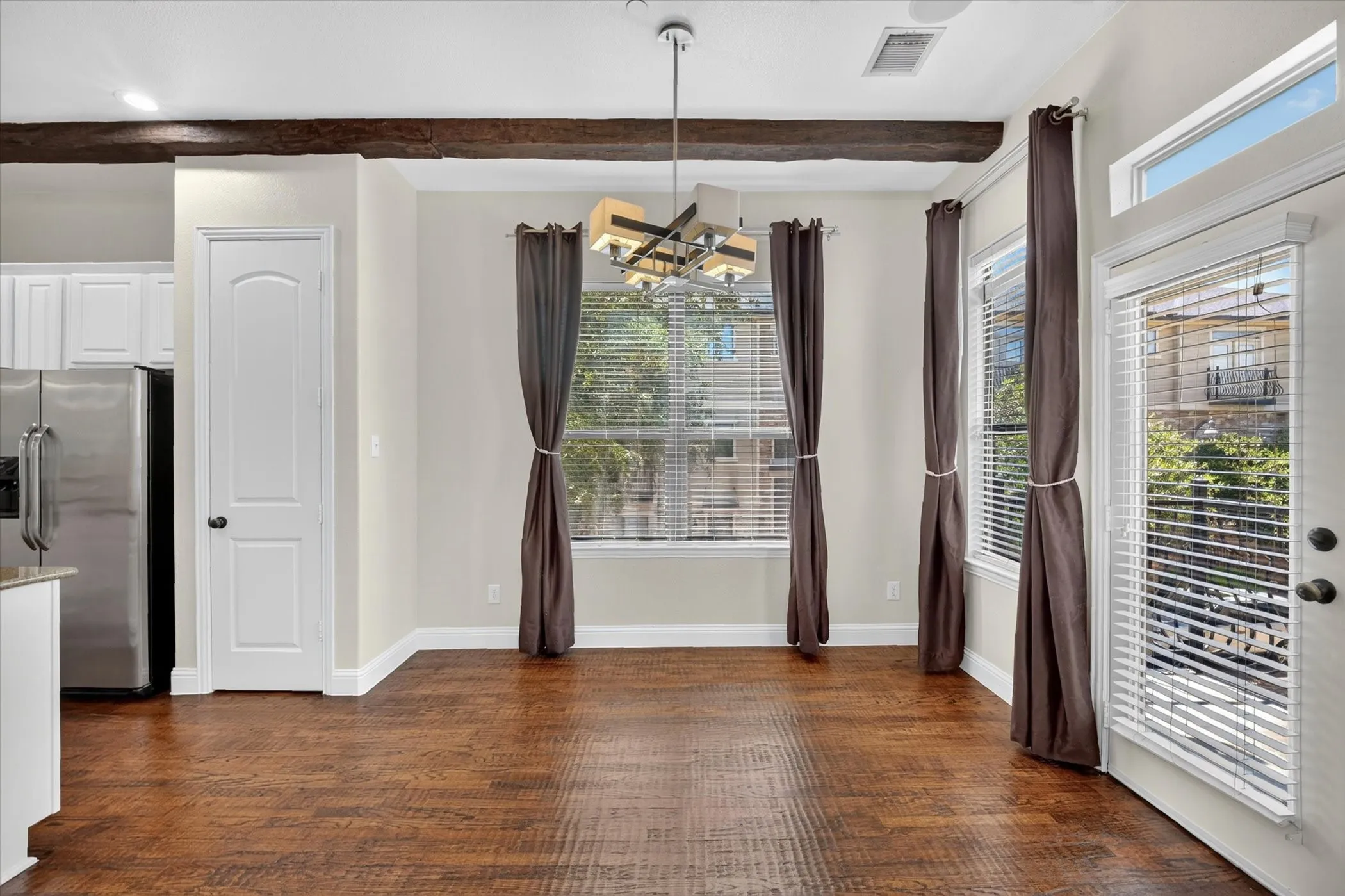 Townhouse For Sale in Collin County , 5729 Lunsford Road, Plano, Texas 75024, 3 Bedroom, 4 Bathroom, 2 Garage spaces, 1,958 Sqft, built in 2005, mls#21299716, Real Estate Agent in Plano, Homes For Sale in Collin county, Homes For Sale in Plano, Realtor in Plano Texas, Real Estate Brokerage Independent Realty Texas, Luminita Cordes Realtor